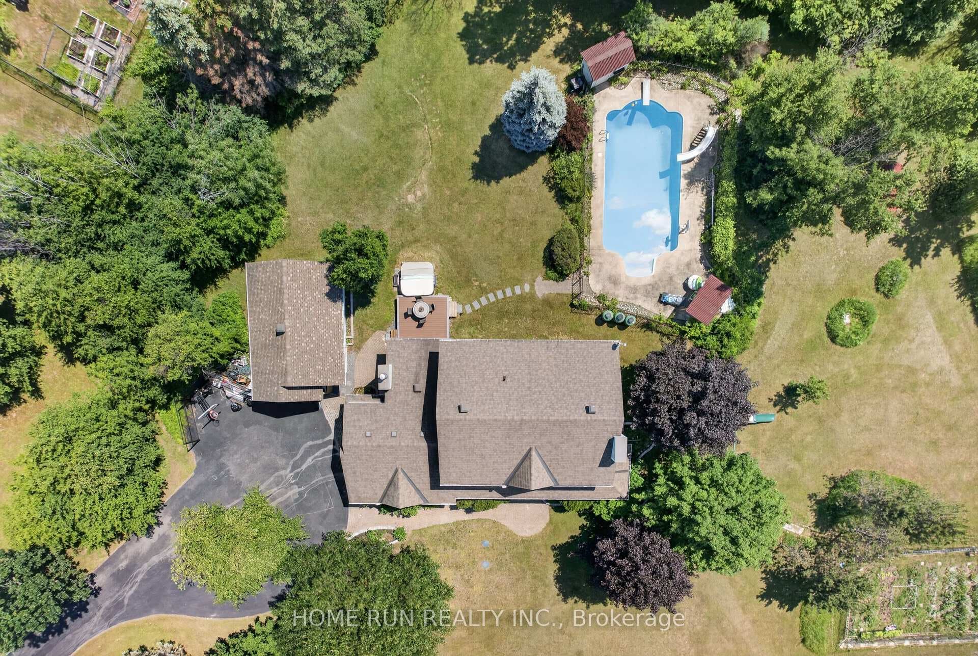 112 KERSCOTT HEIGHTS Way photo 2