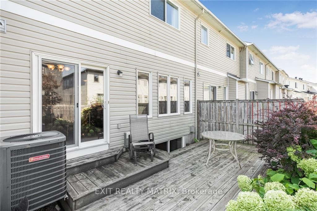 1119 BRASSEUR Crescent photo 29