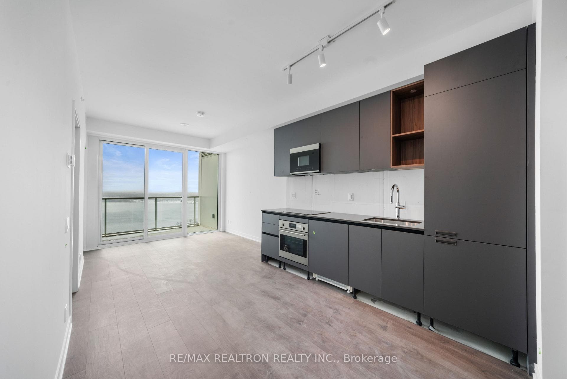 39 Mary Street Unit 2708 photo 6