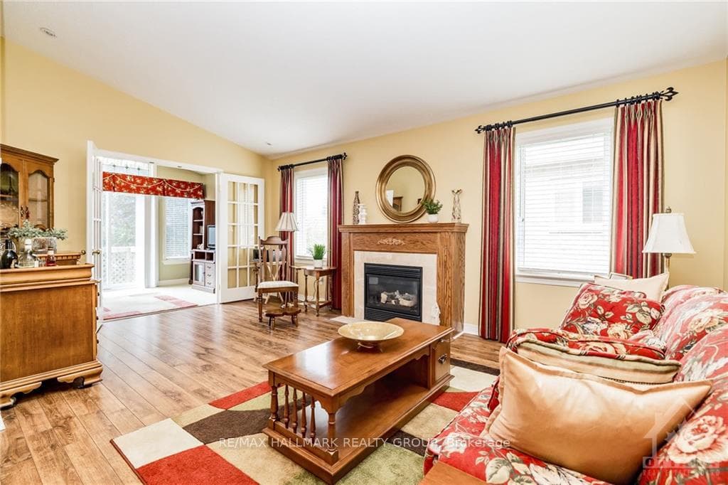 16 KINGBIRD Court photo 11
