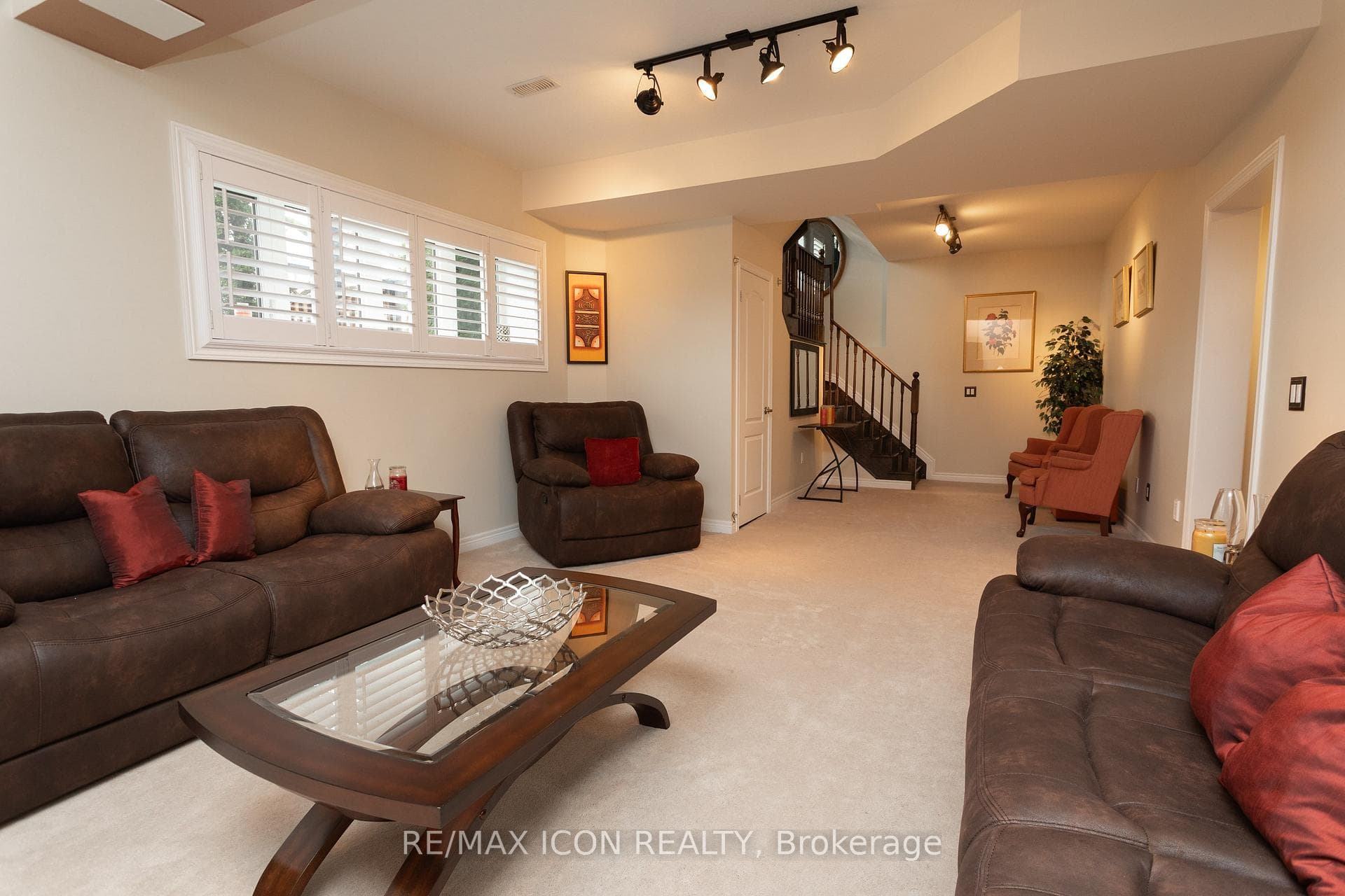 1024 Upper Thames Drive photo 16