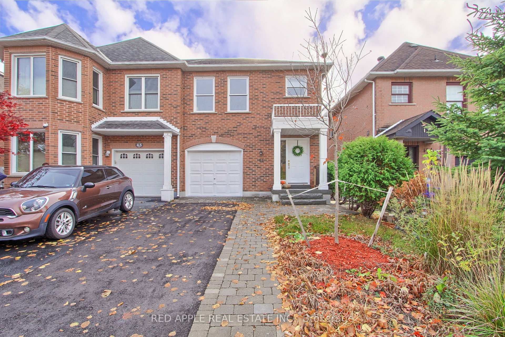 61 Amberhill Way photo 1