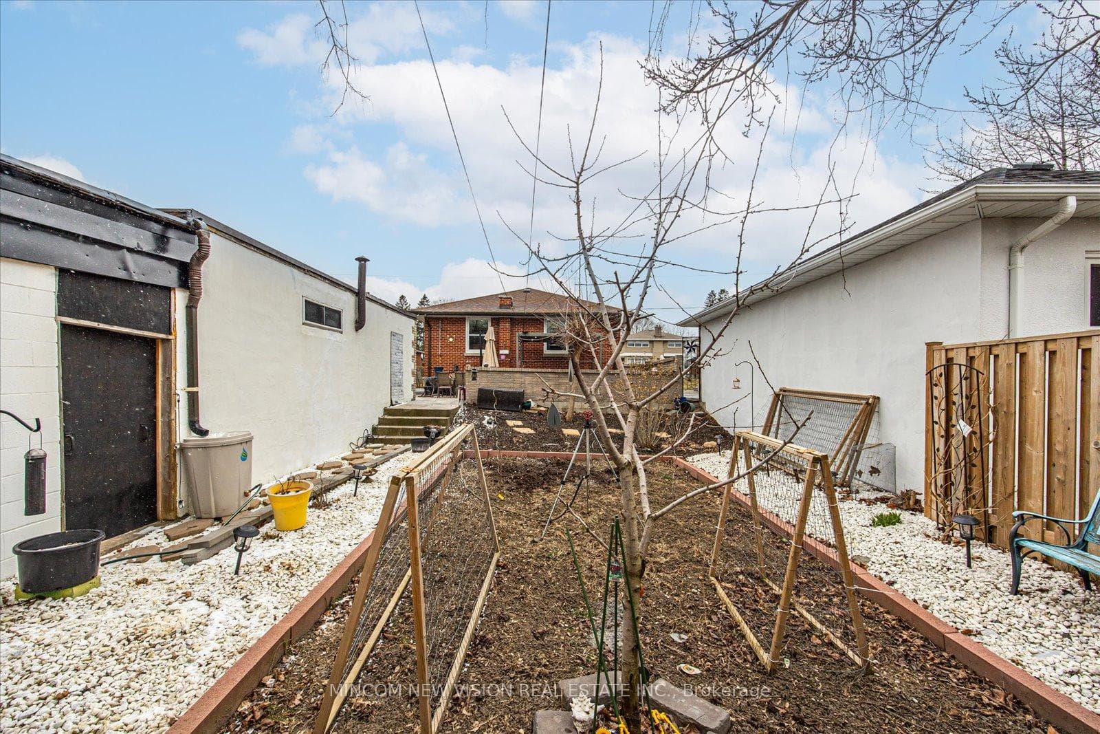 235 Chadburn Street photo 37