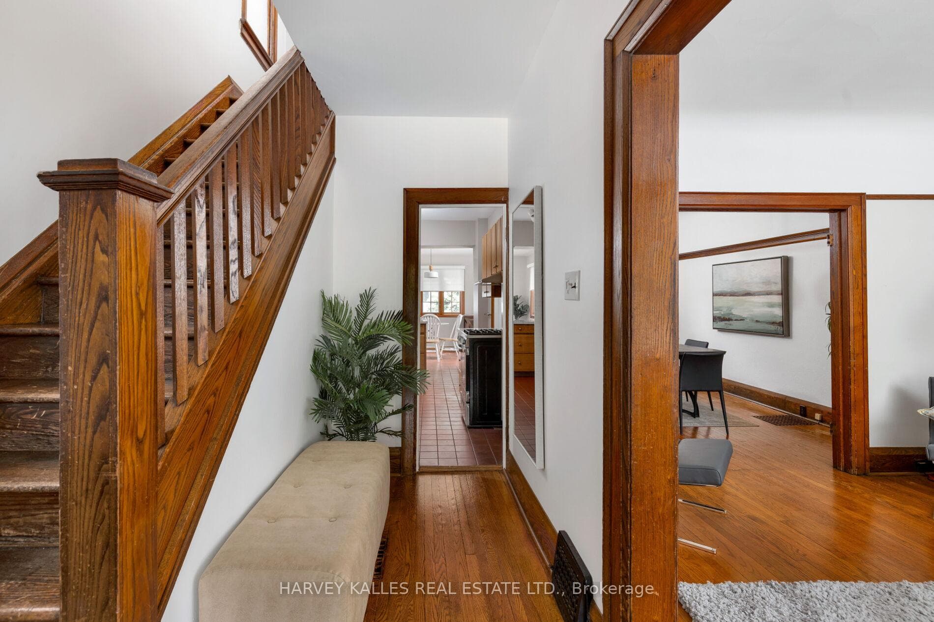 388 Runnymede Road photo 4