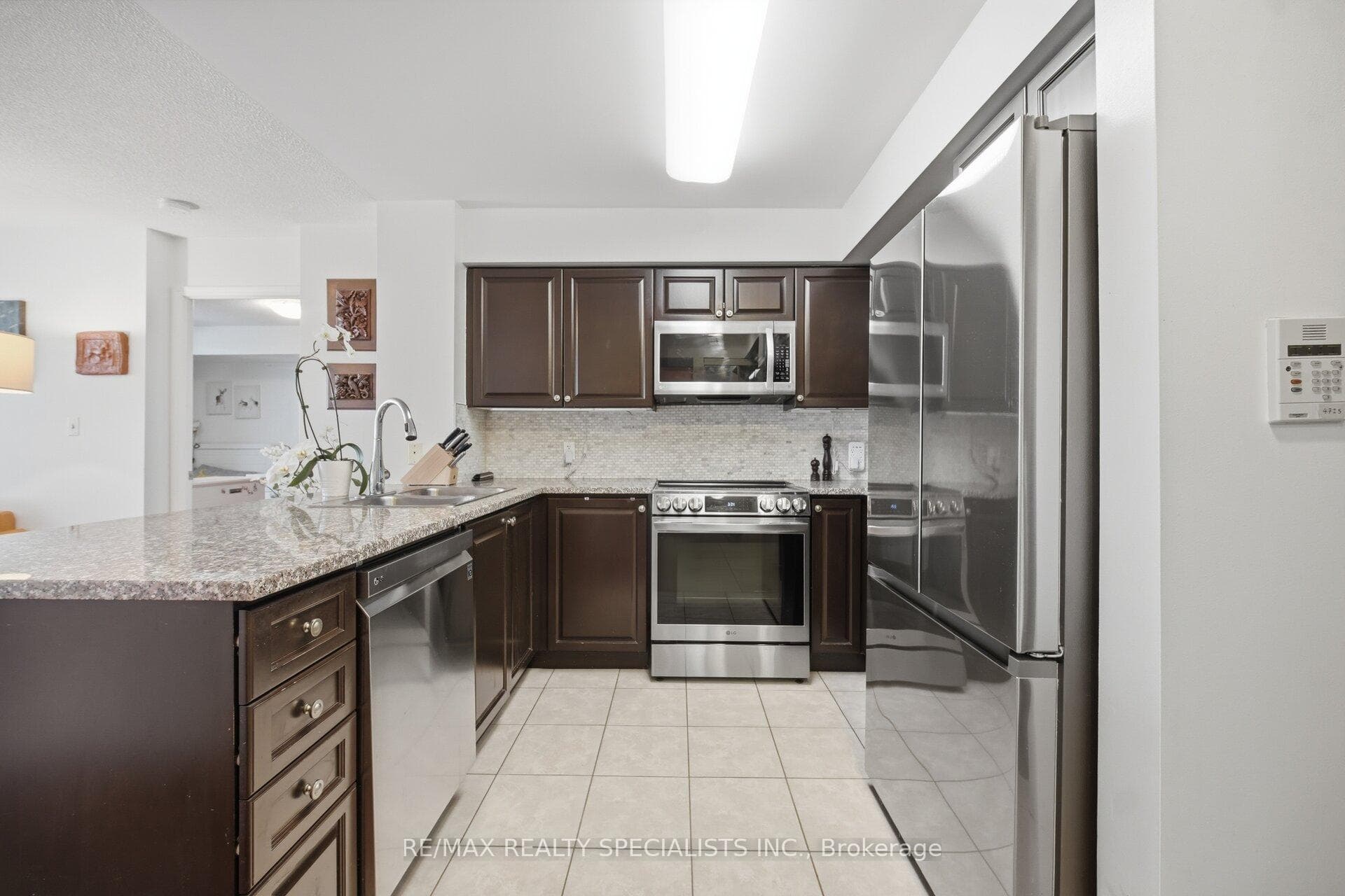 335 Rathburn Road Unit 707 photo 3