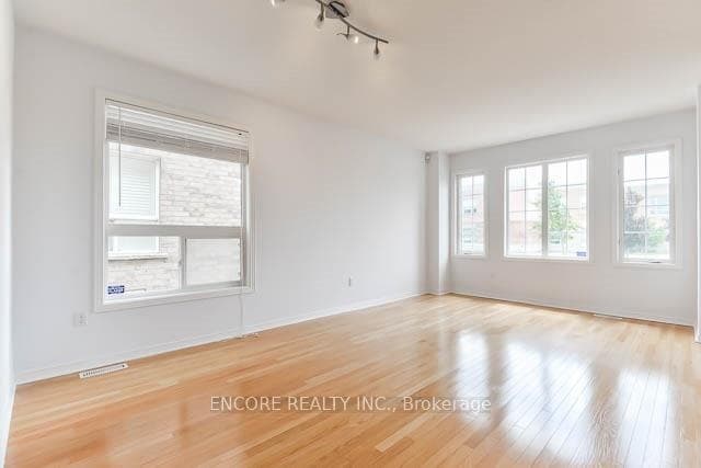 1006 Bur Oak Avenue photo 3