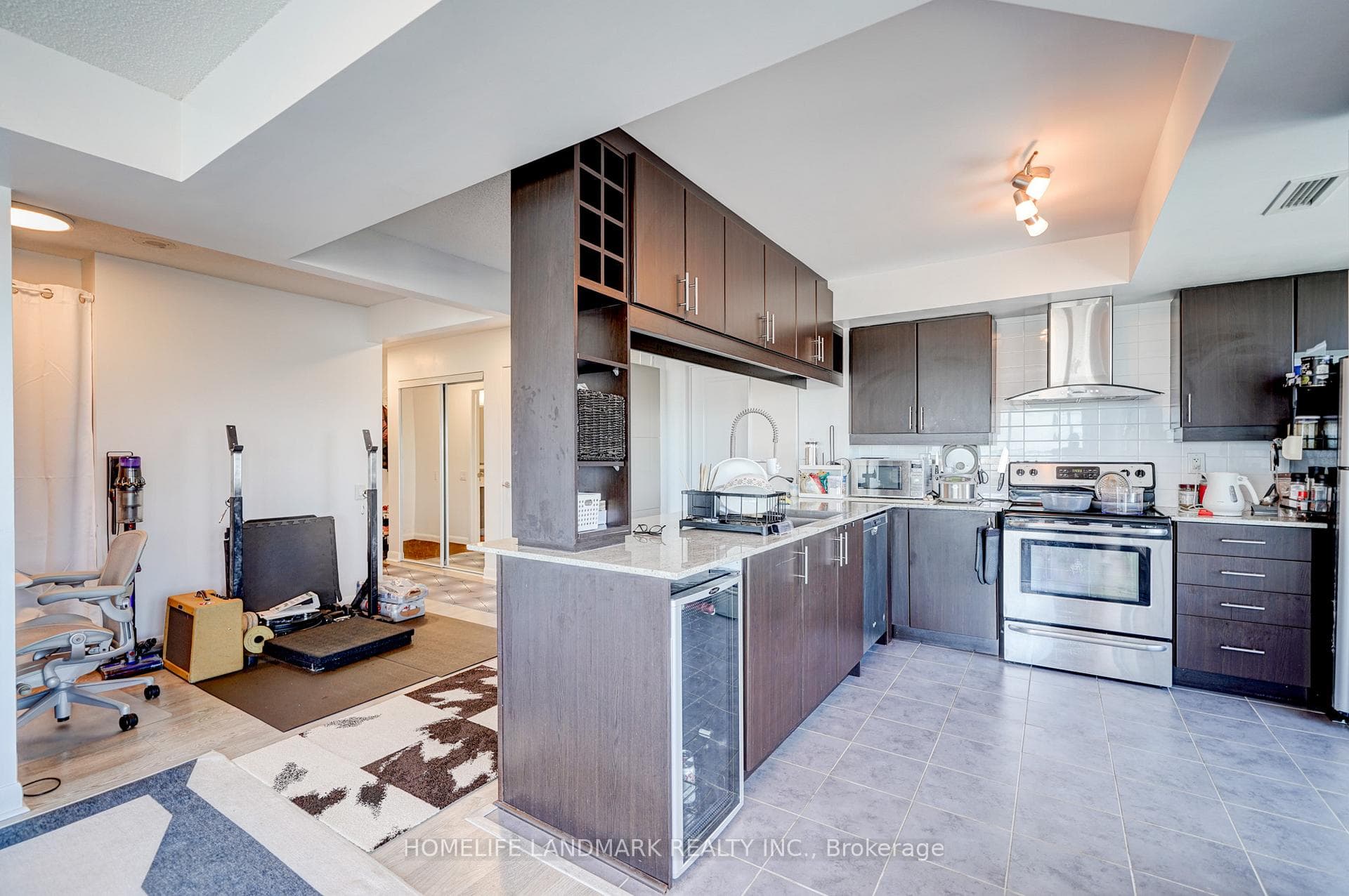 190 Borough Drive Unit LPH3501 photo 22