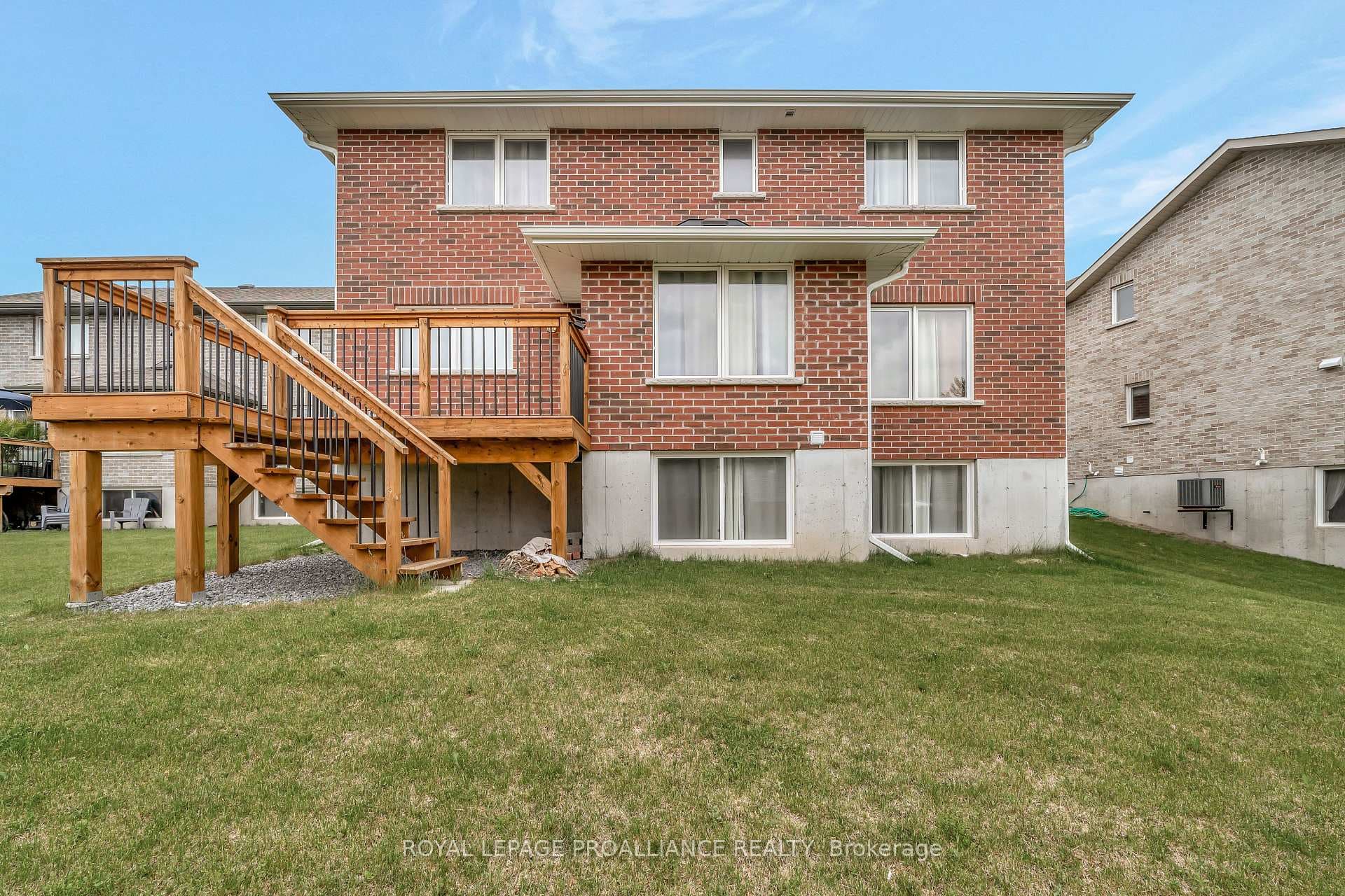 54 Lanark Drive photo 42