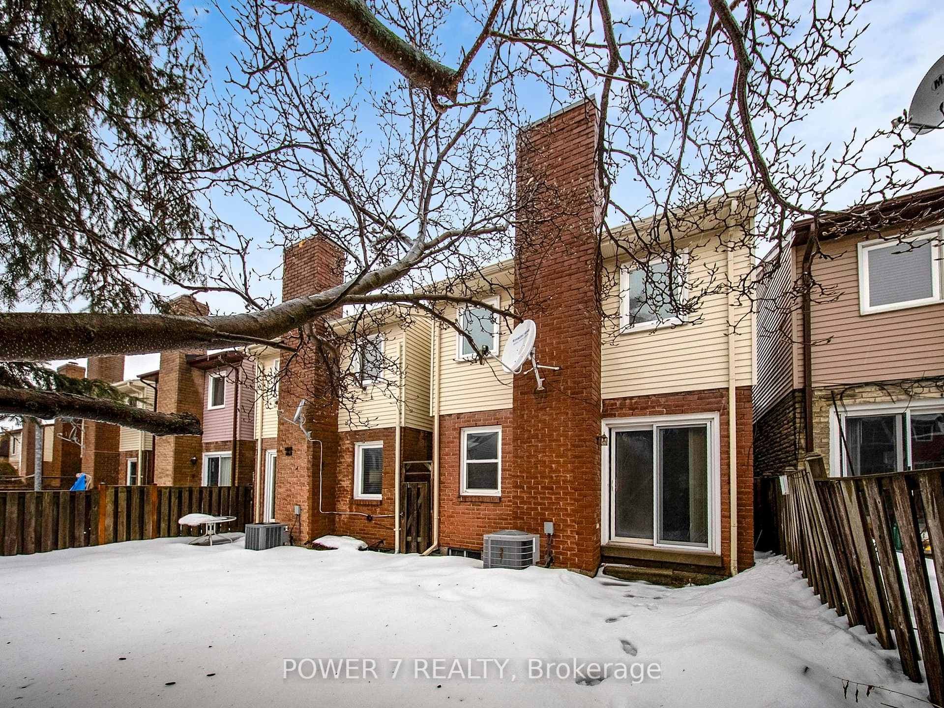 114 SANDYHOOK Square photo 38