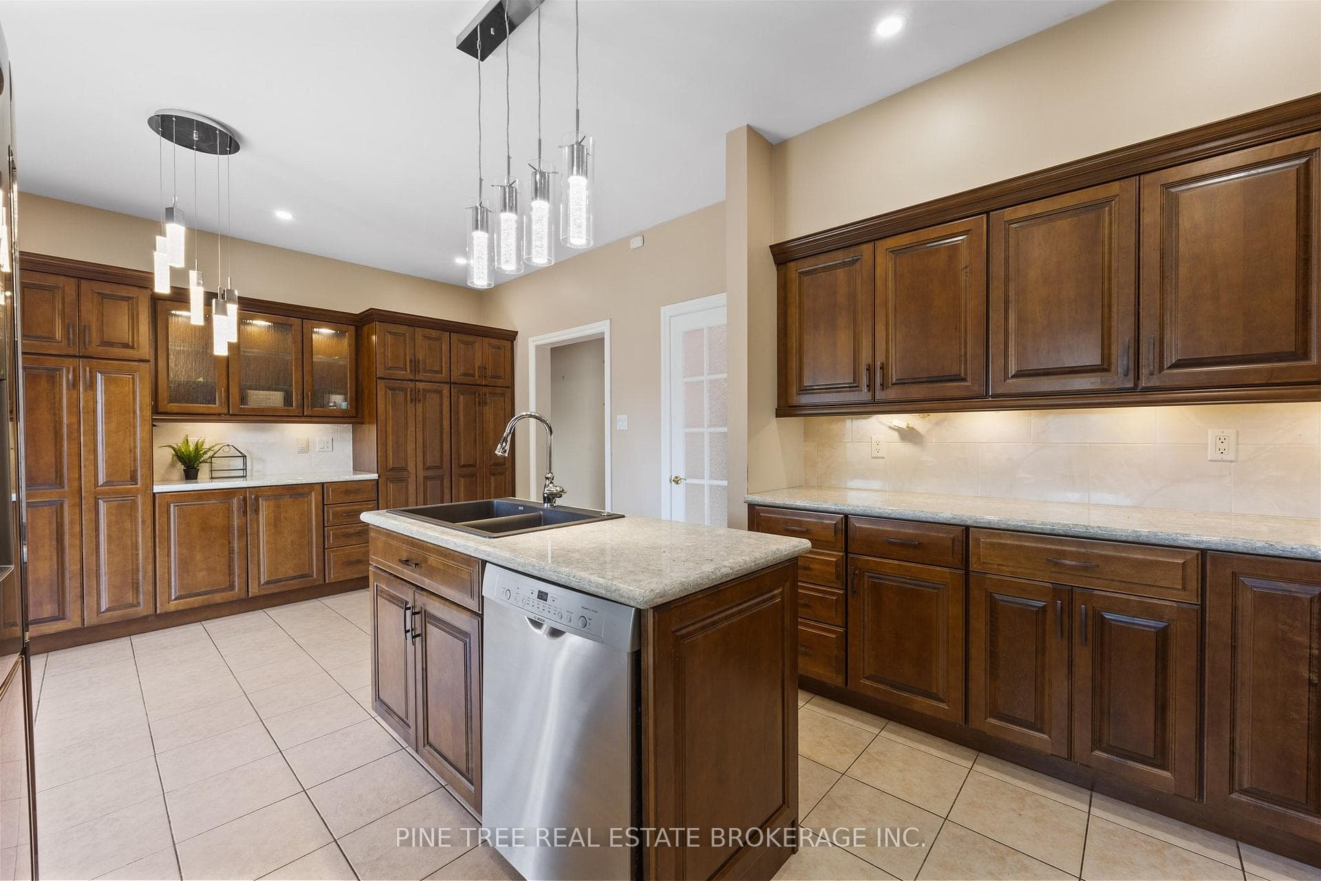 74 Empire Drive photo 12