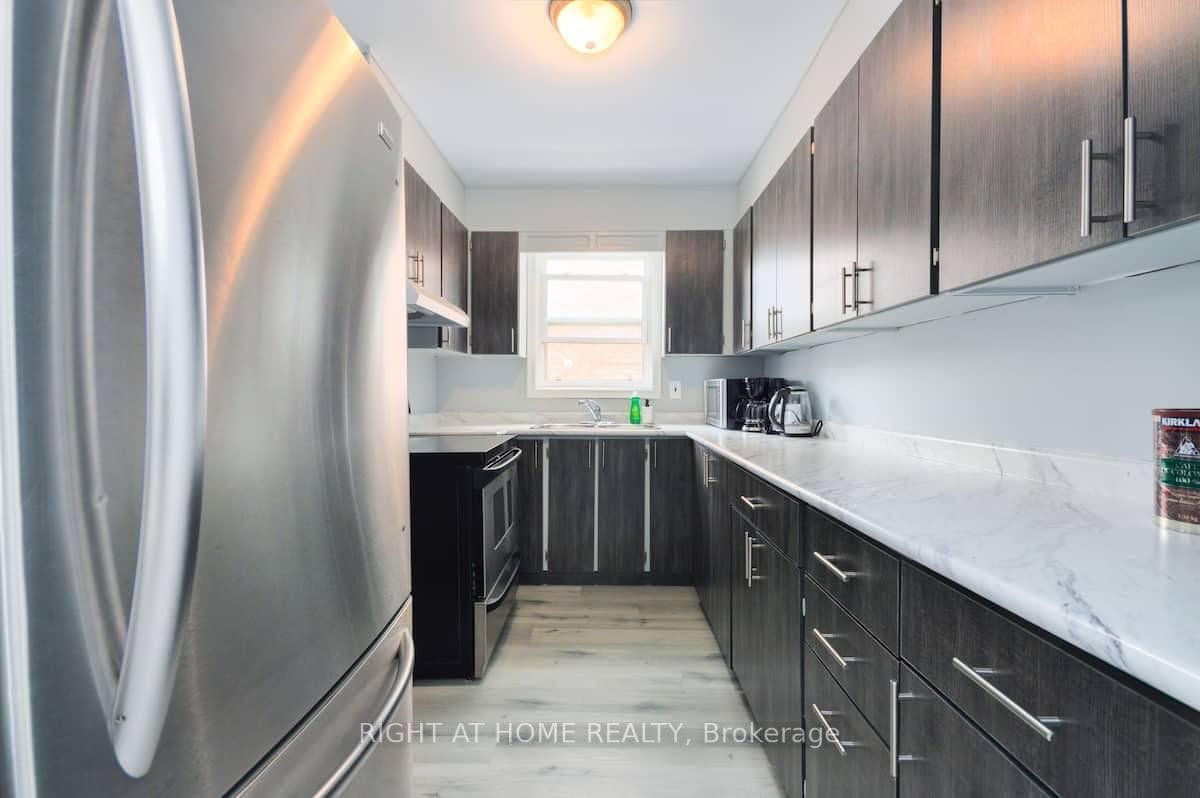9 Donald Avenue photo 4