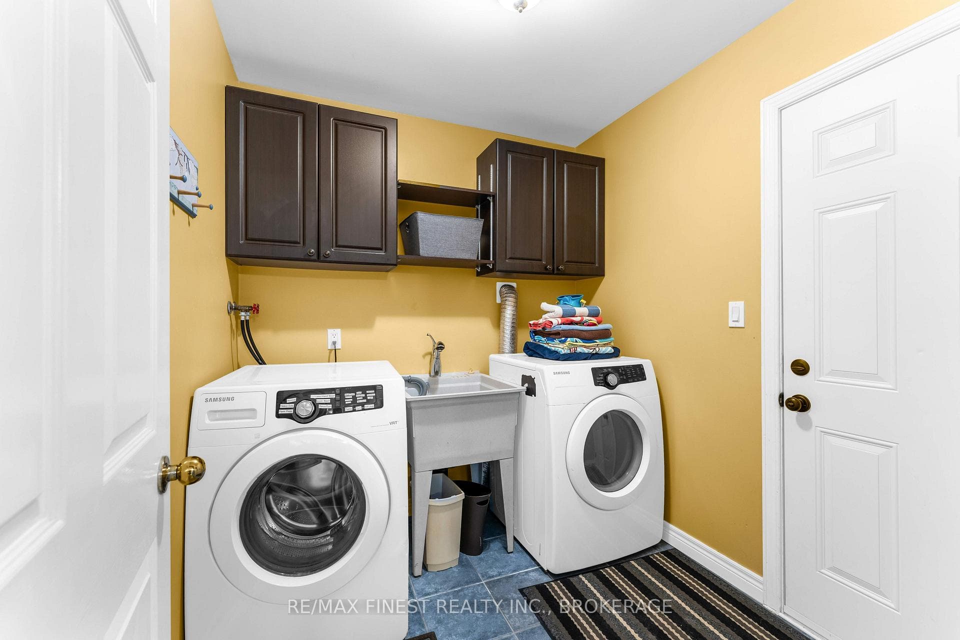 943 Newhall Drive photo 21