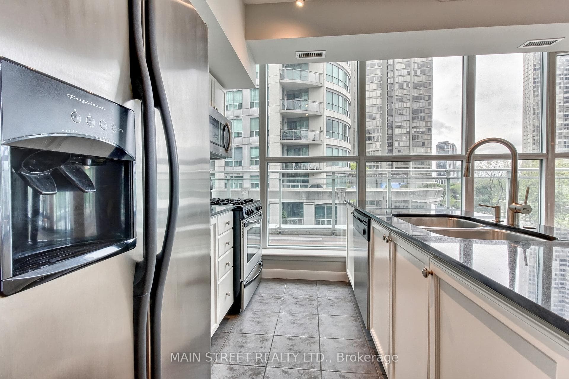 2067 Lake Shore Boulevard Unit 405 photo 6