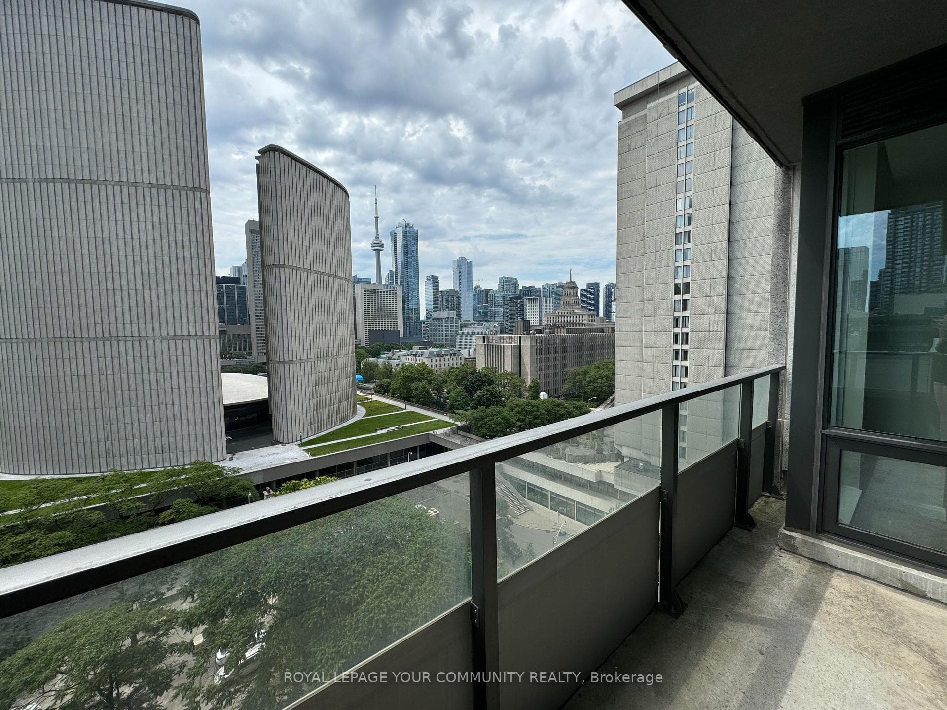 111 Elizabeth Street Unit 1607 photo 18
