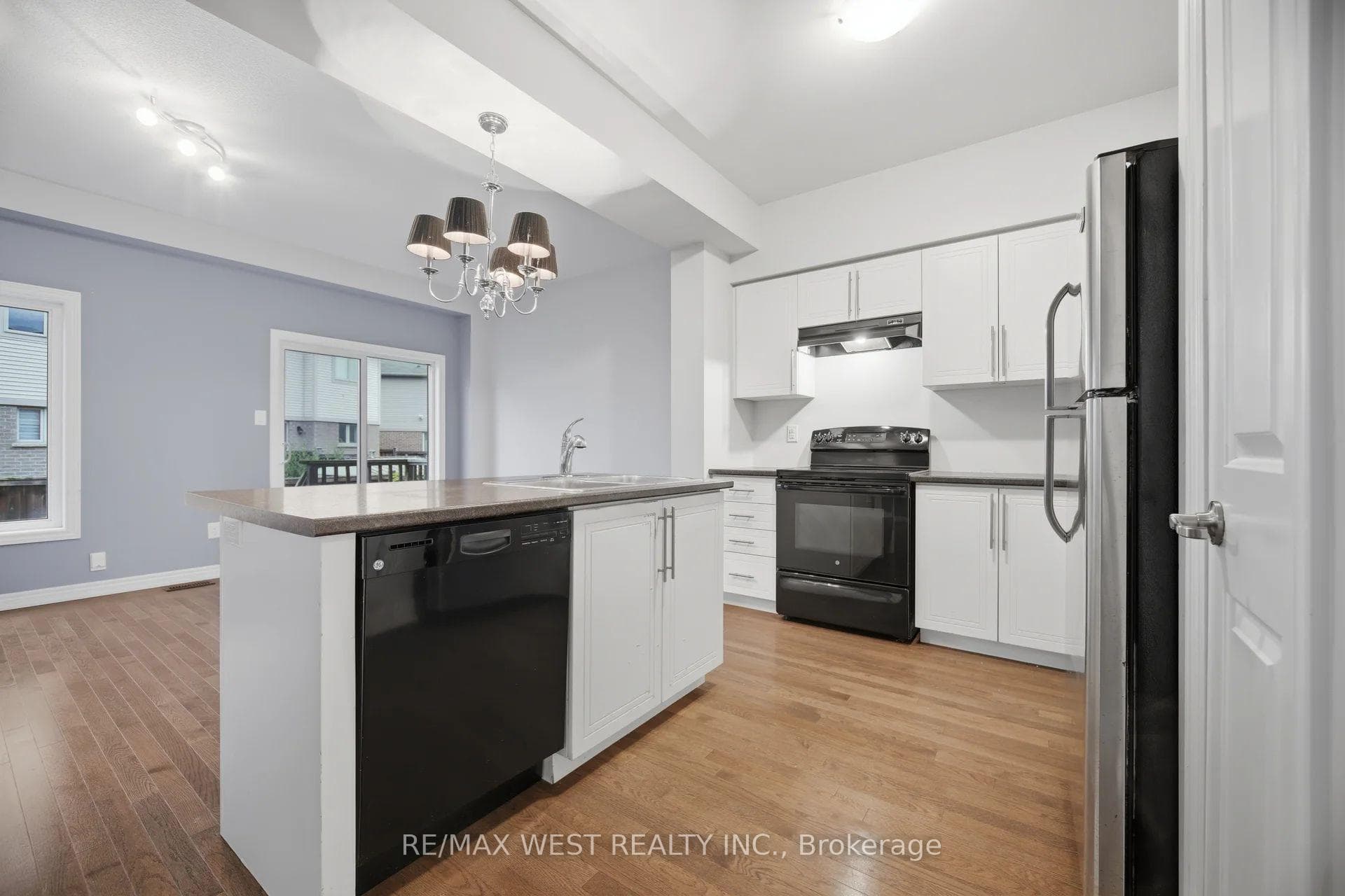 137 Echovalley Drive photo 12