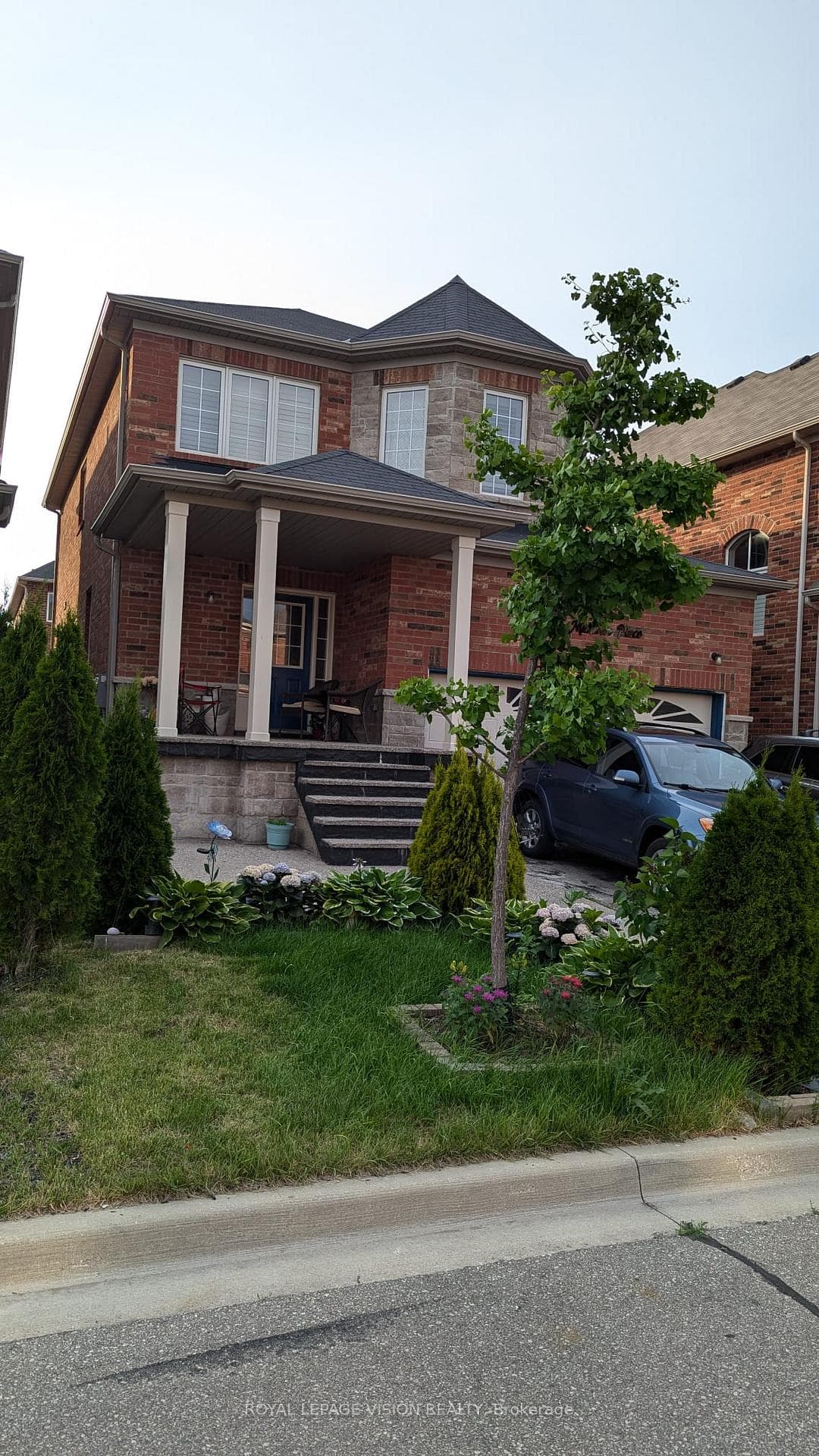 341 Michener Place Unit Upper photo 2