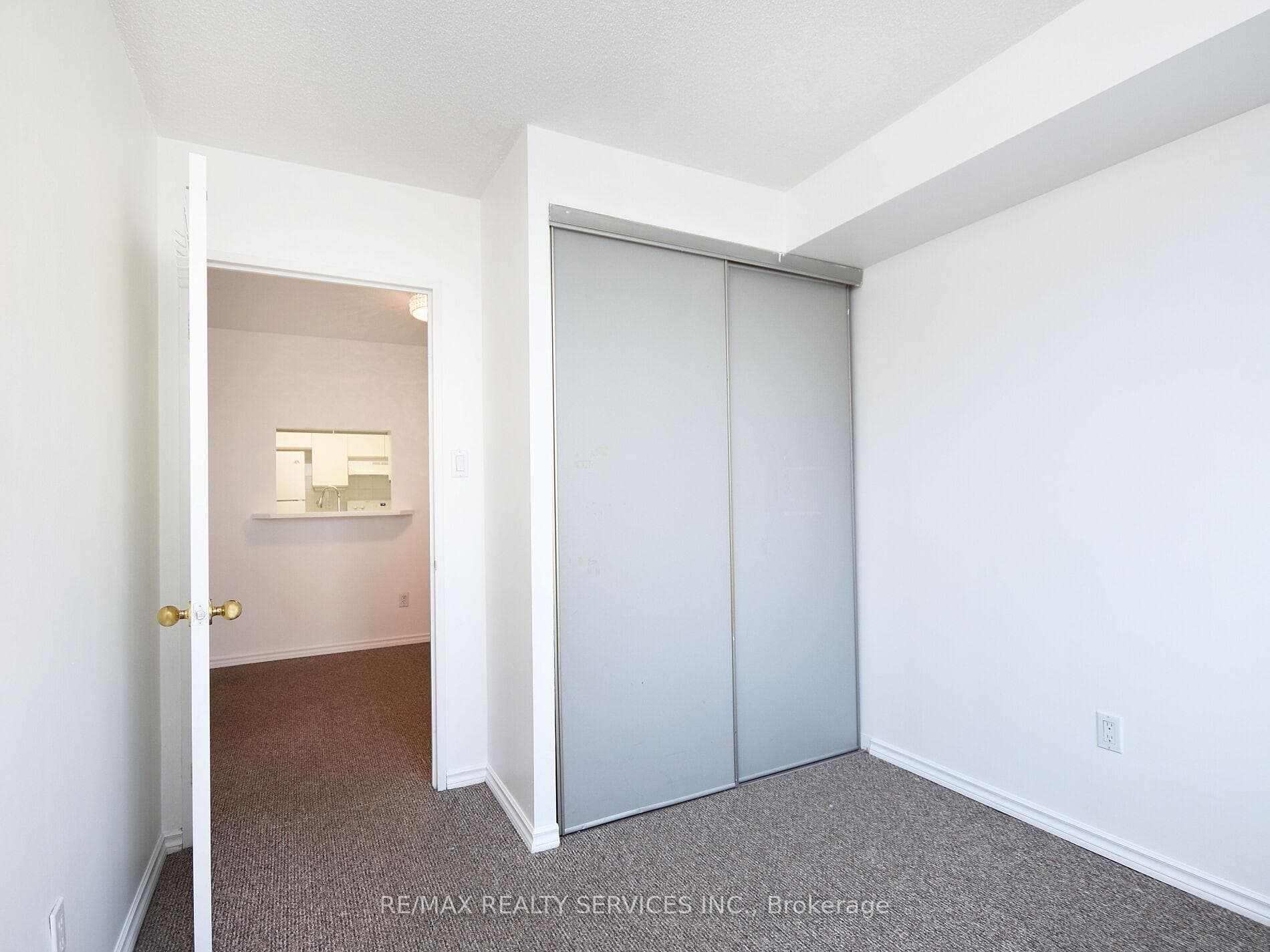 285 Enfield Place Unit 1402 photo 22