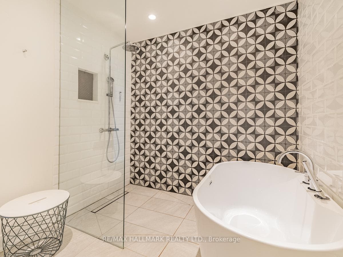 71 Chiswell Crescent photo 18