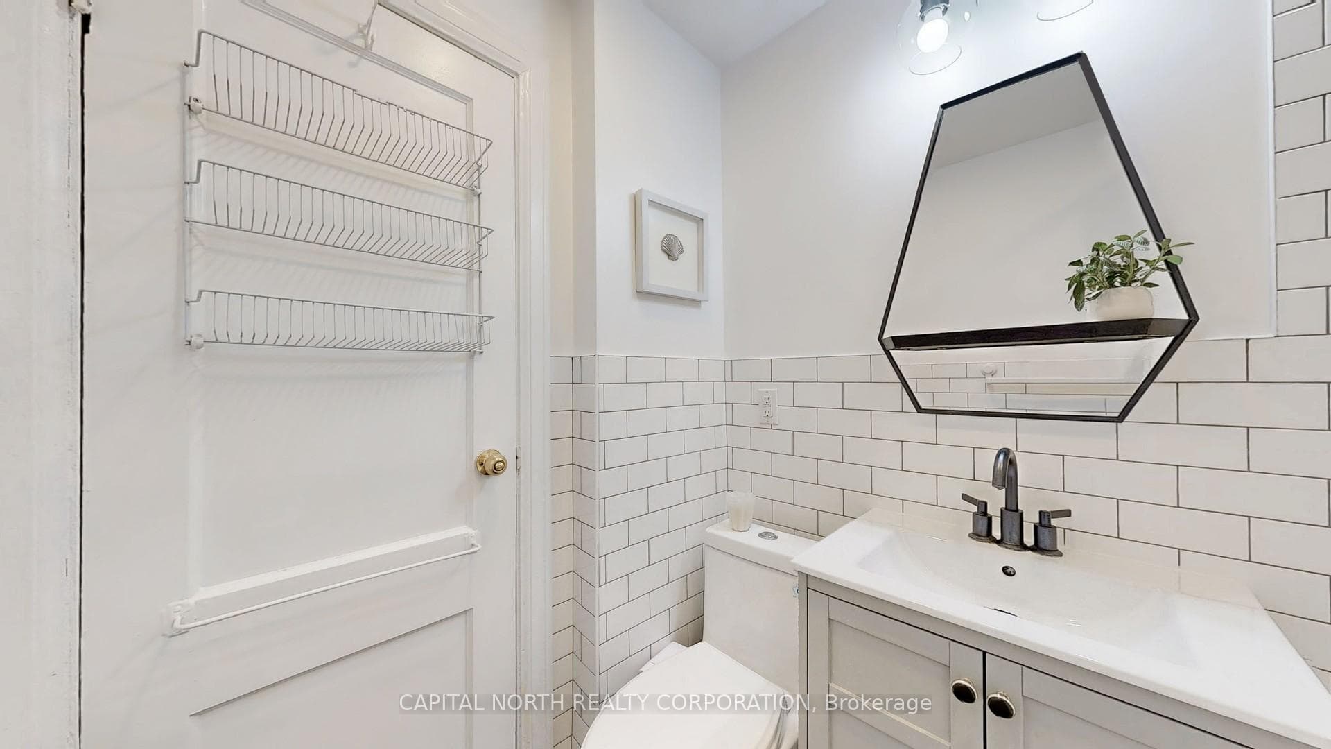 35 Raglan Avenue Unit 302 photo 16