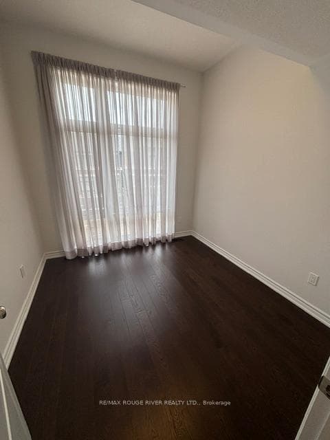 3rd bedroom, double closets