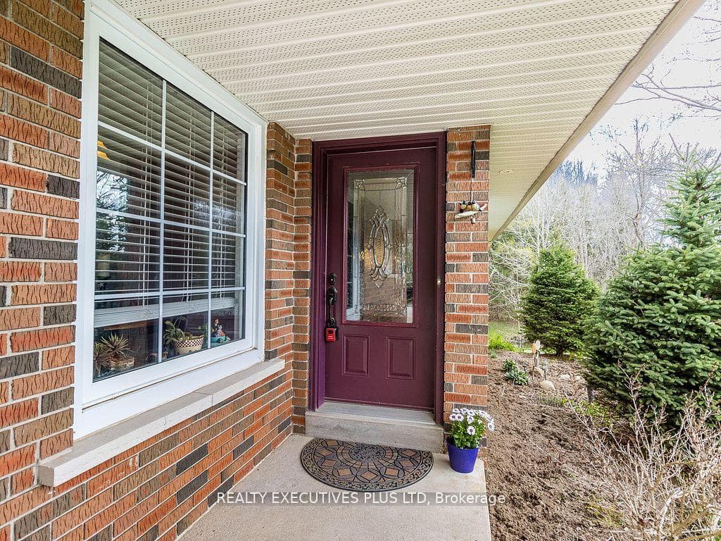 936125 Airport Road photo 3