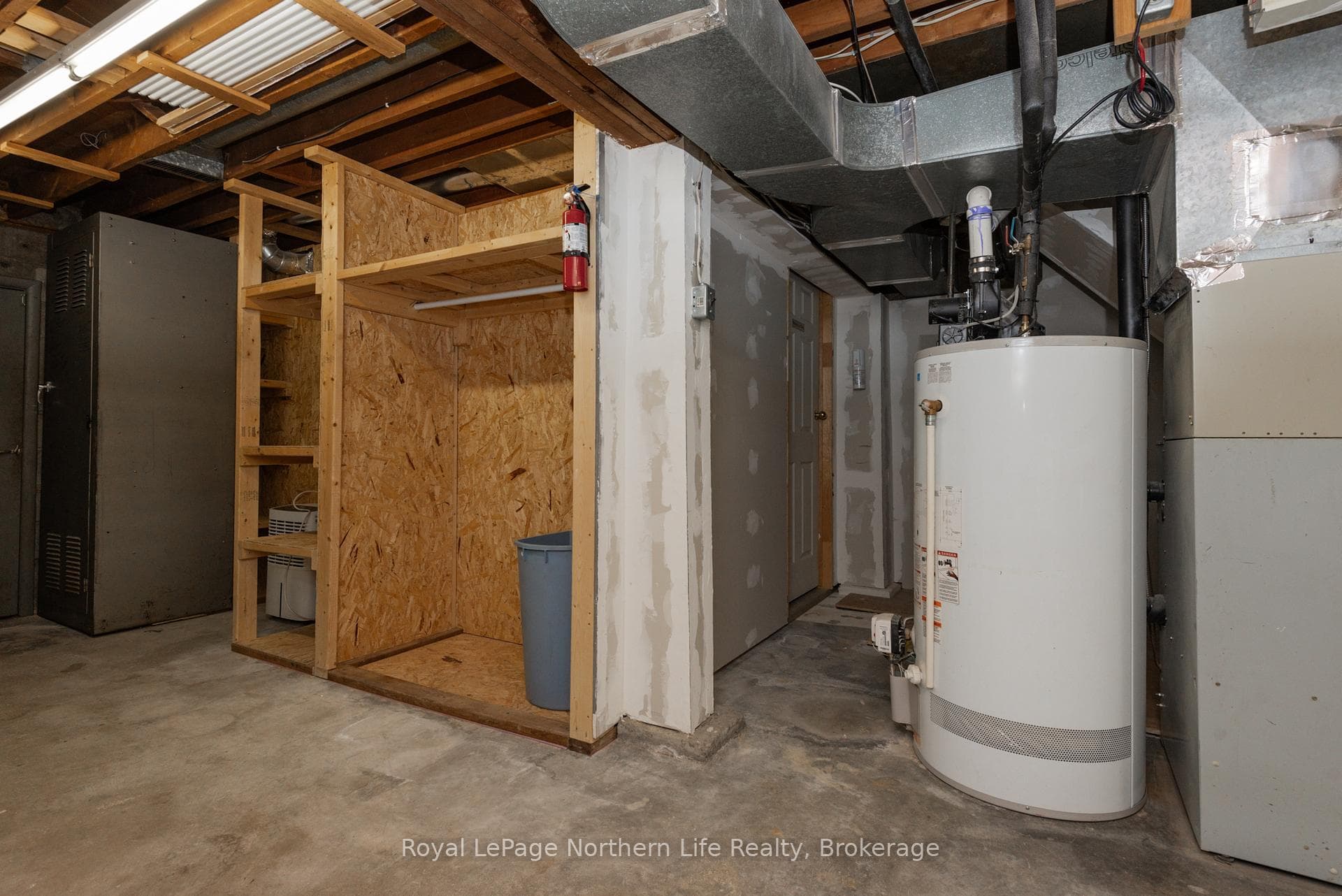 889 Phillip Street photo 28