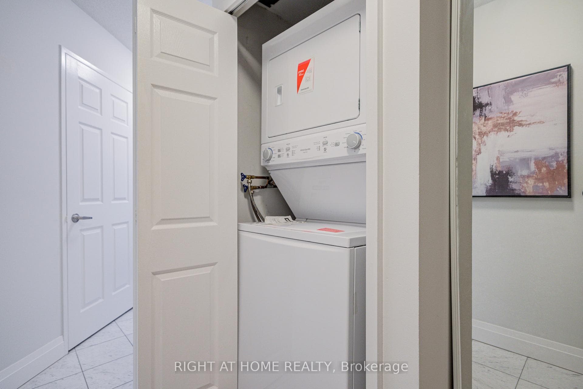 35 Empress Avenue Unit 207 photo 6