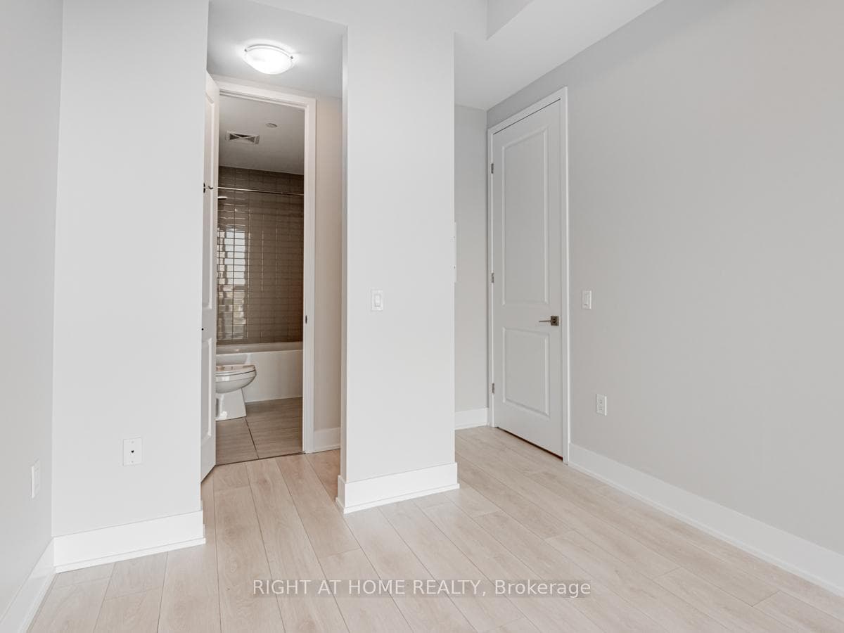 2916 Highway 7 Road Unit 605 photo 24