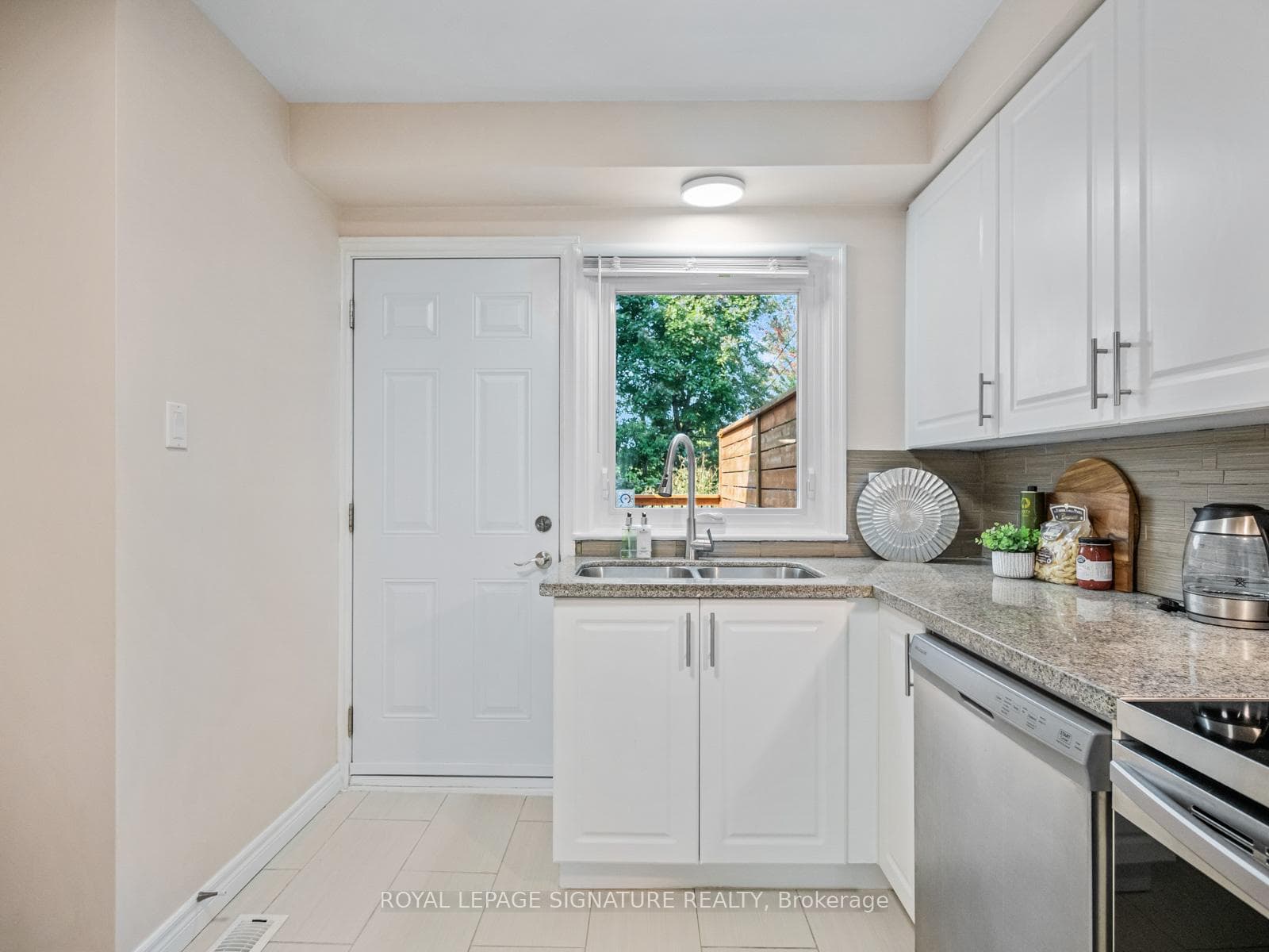 32 Daleside Crescent photo 10