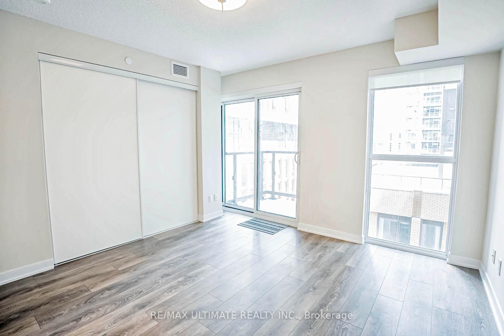 87 Peter Street Unit 1311 photo 10