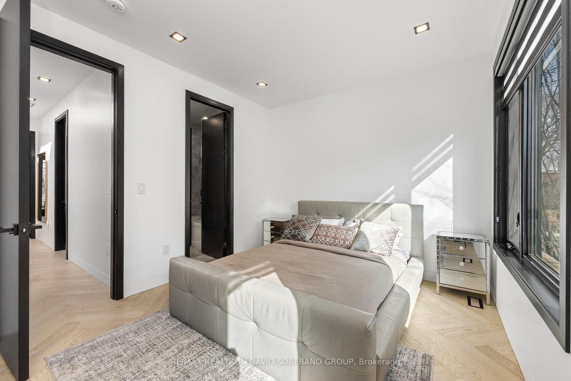 90 East Lynn Avenue photo 32