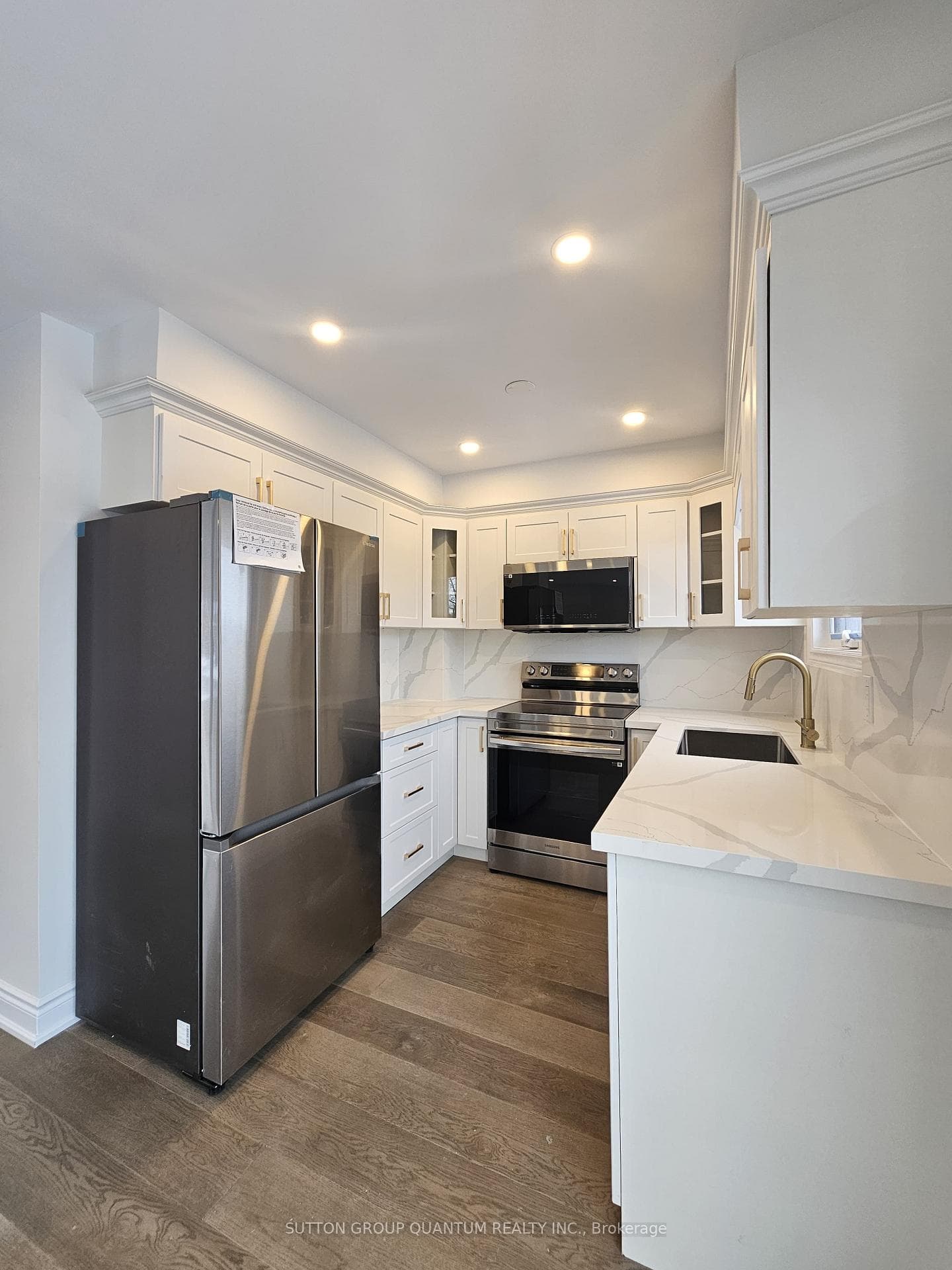 2084 Hunt Crescent photo 5