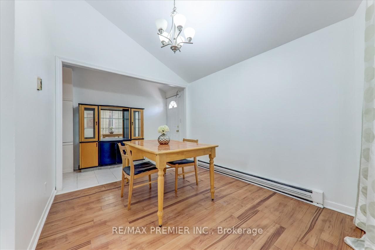 2901 Jane Street Unit 9 photo 4