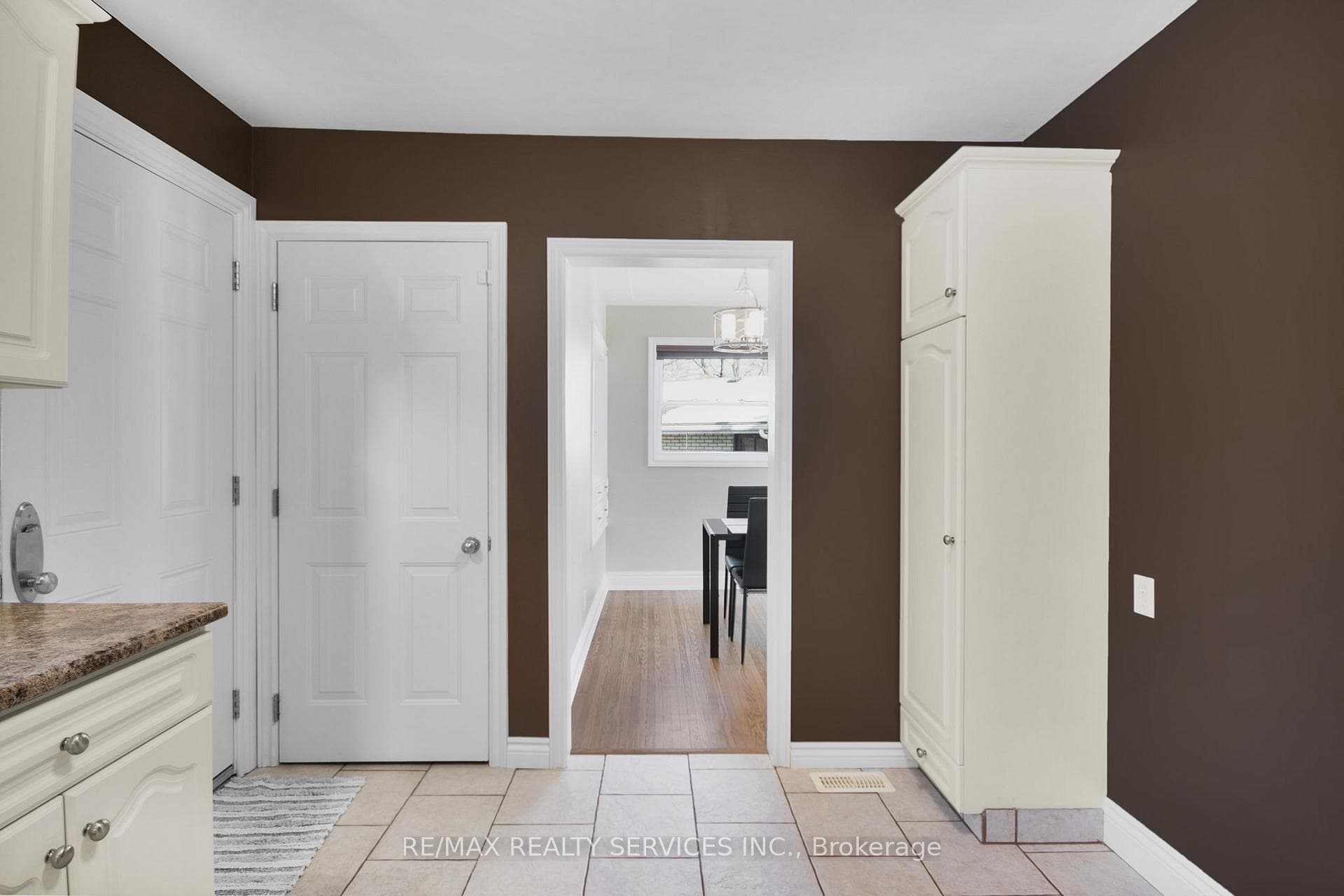 185 BURLINGTON Street photo 10