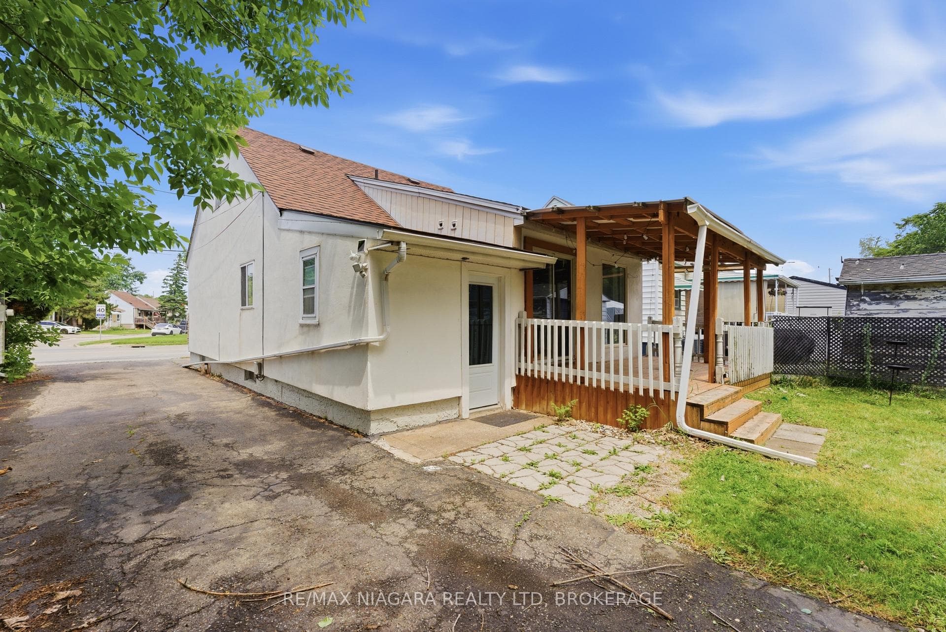 412 Welland Avenue photo 29
