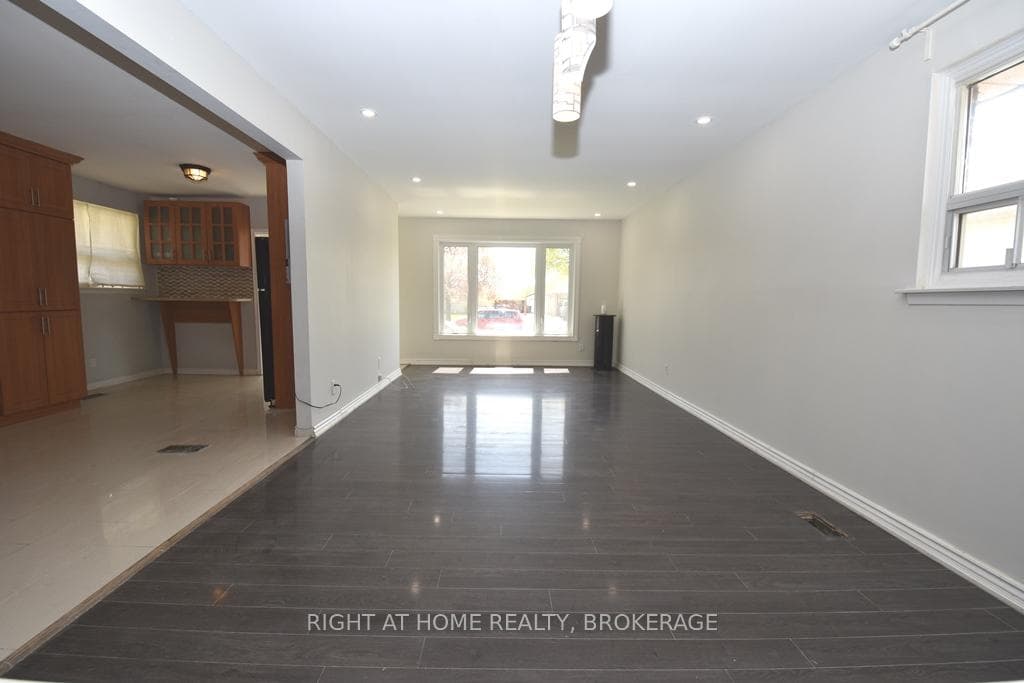 140 Rutherford Road Unit Main photo 4