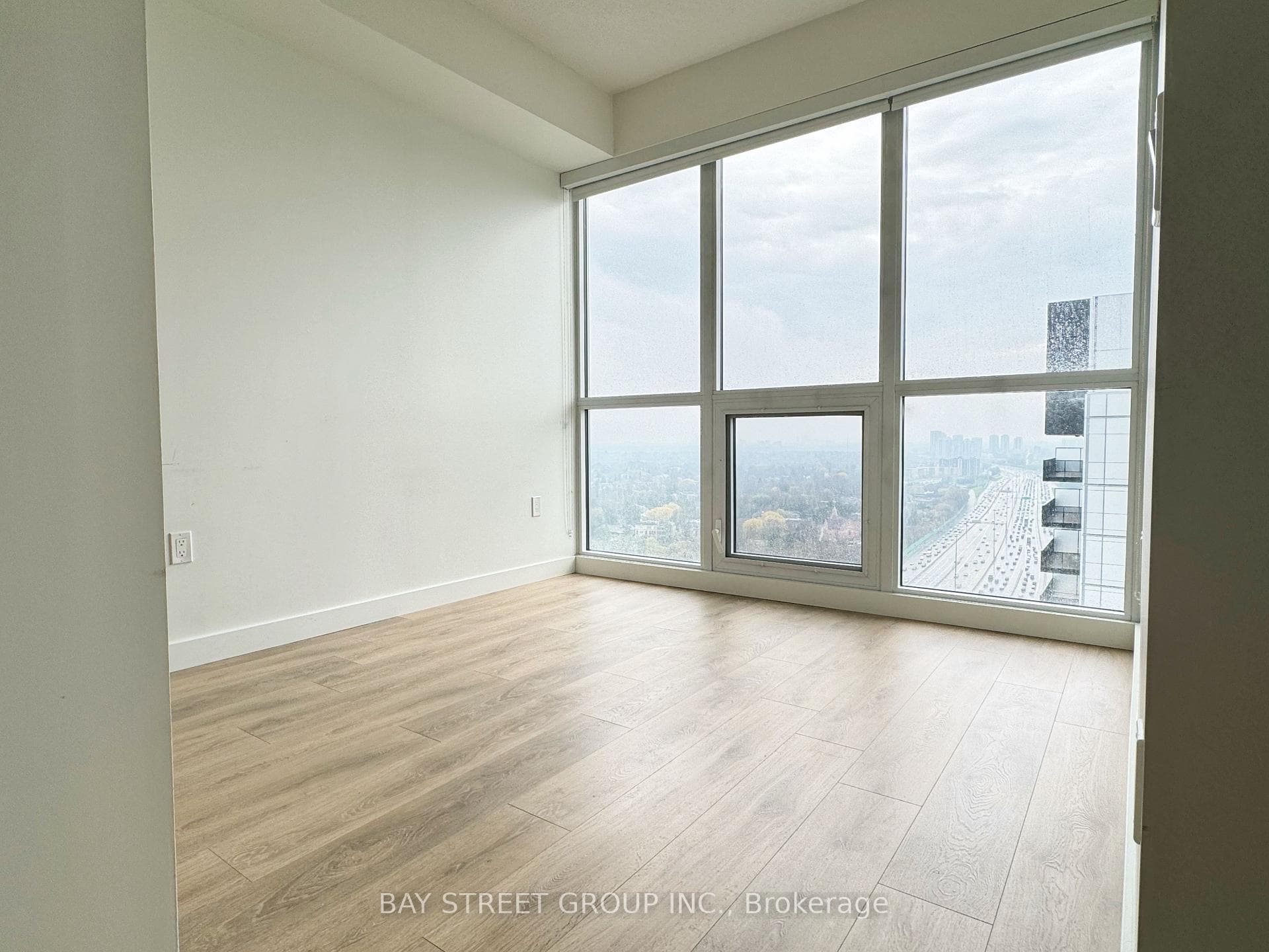 85 Mcmahon Drive Unit 3605 photo 7