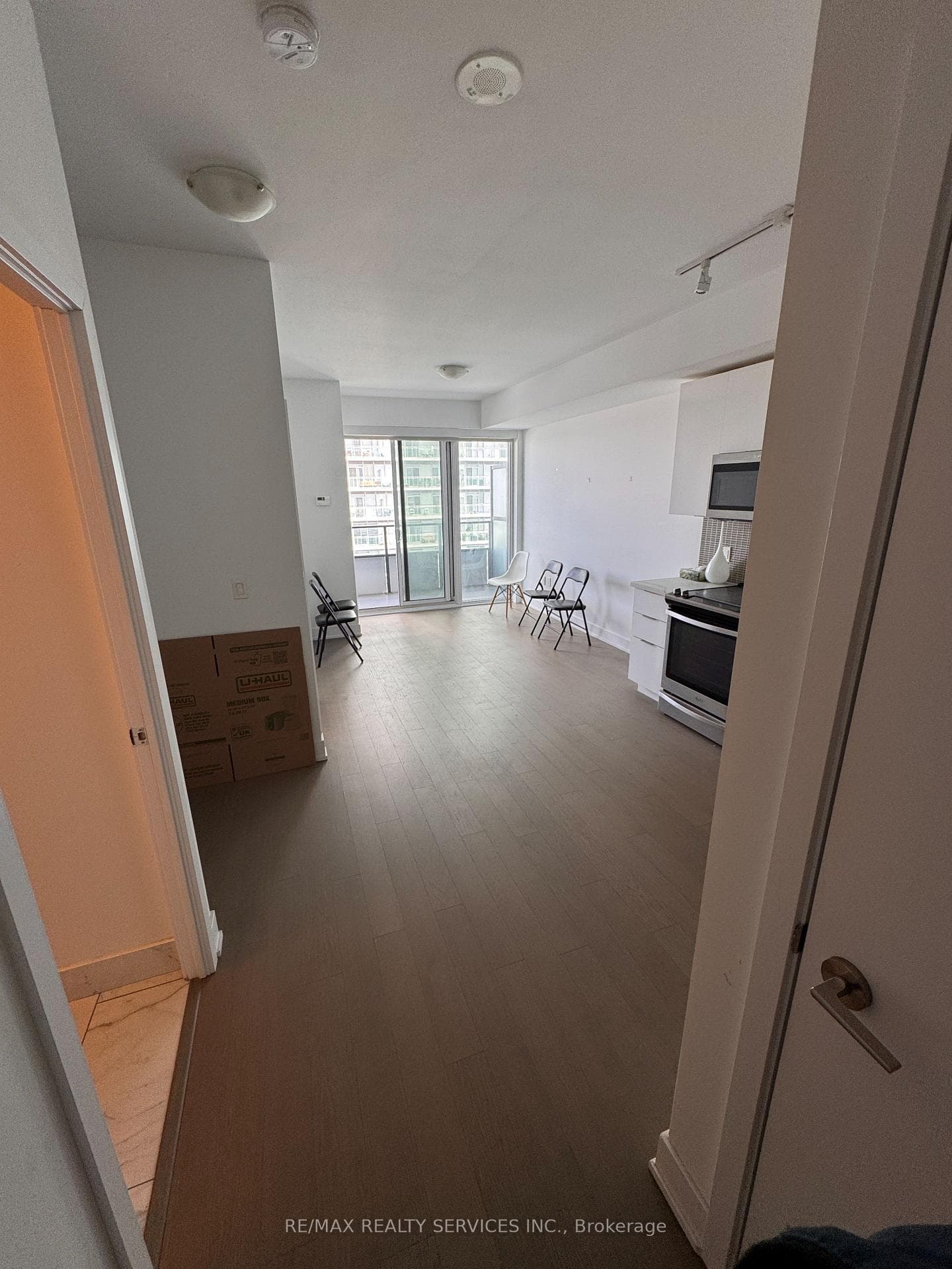 30 Shorebreeze Drive Unit 2115 photo 3
