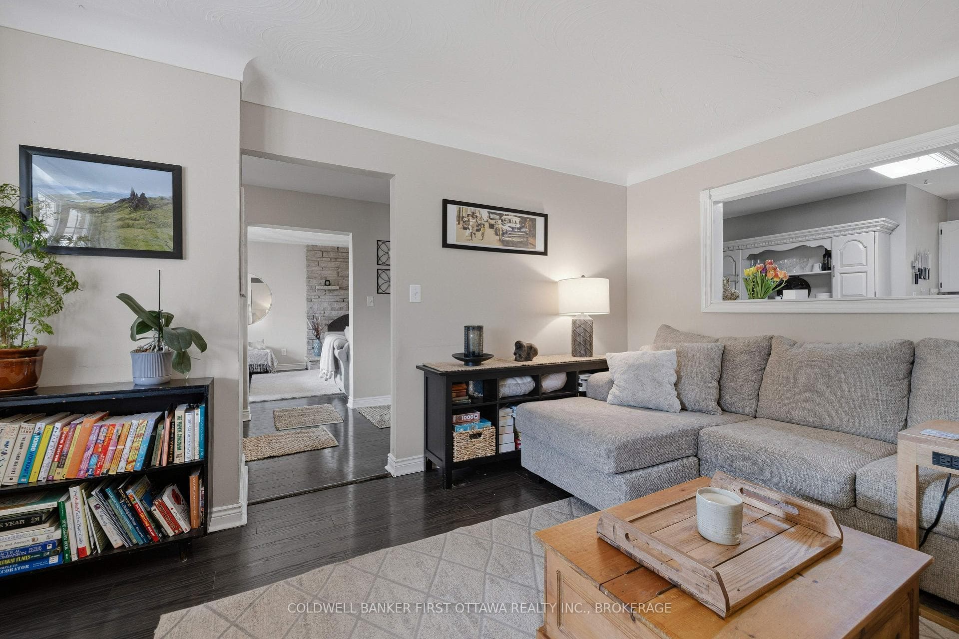 695 Laidlaw Crescent photo 9