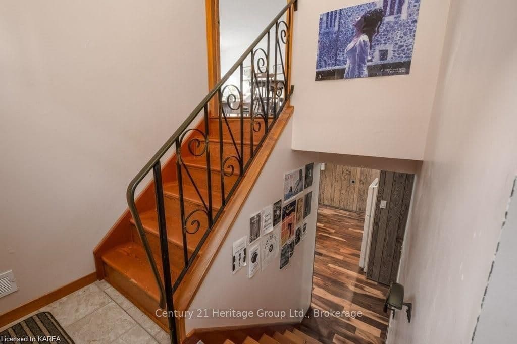 581 MACDONNELL Street photo 24