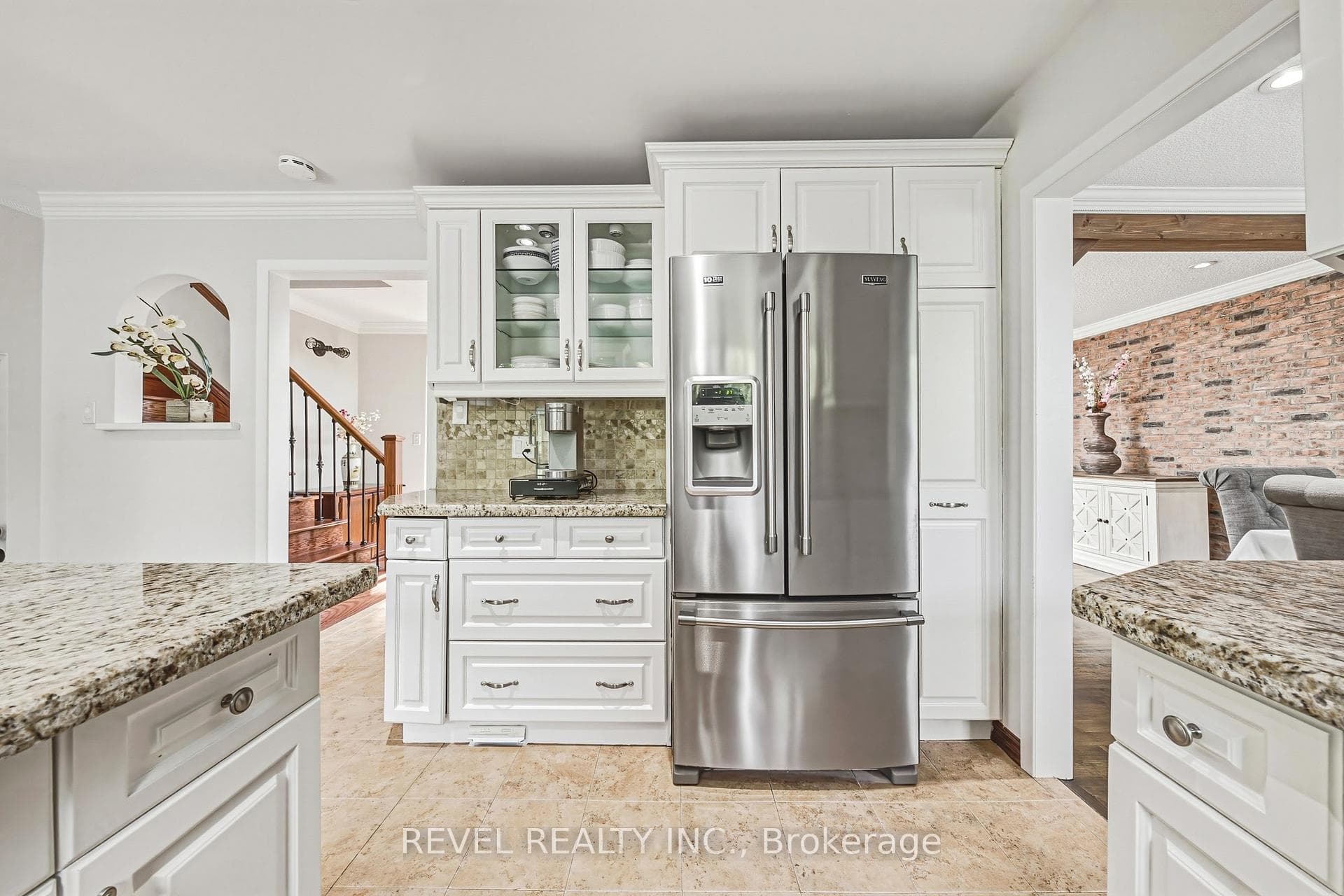2546 Robinson Street photo 13