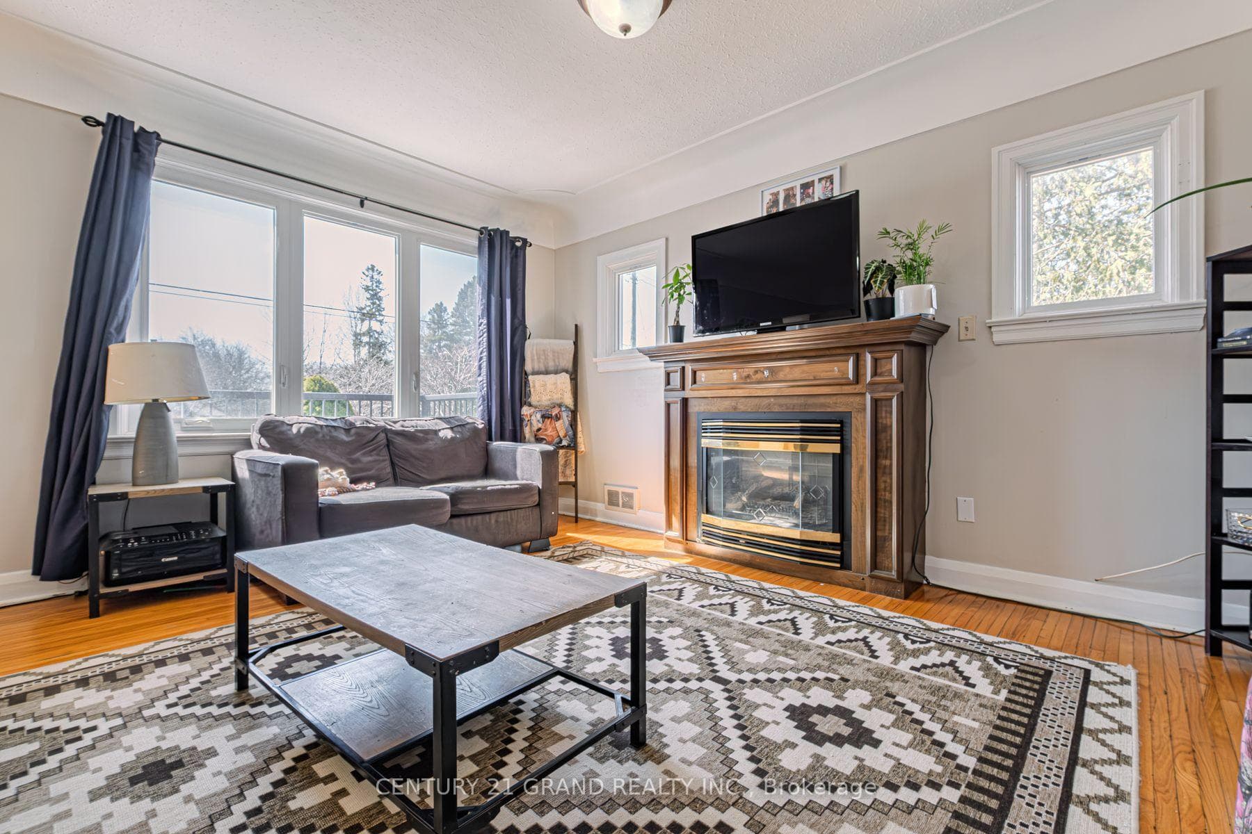 344 Simcoe Street photo 8
