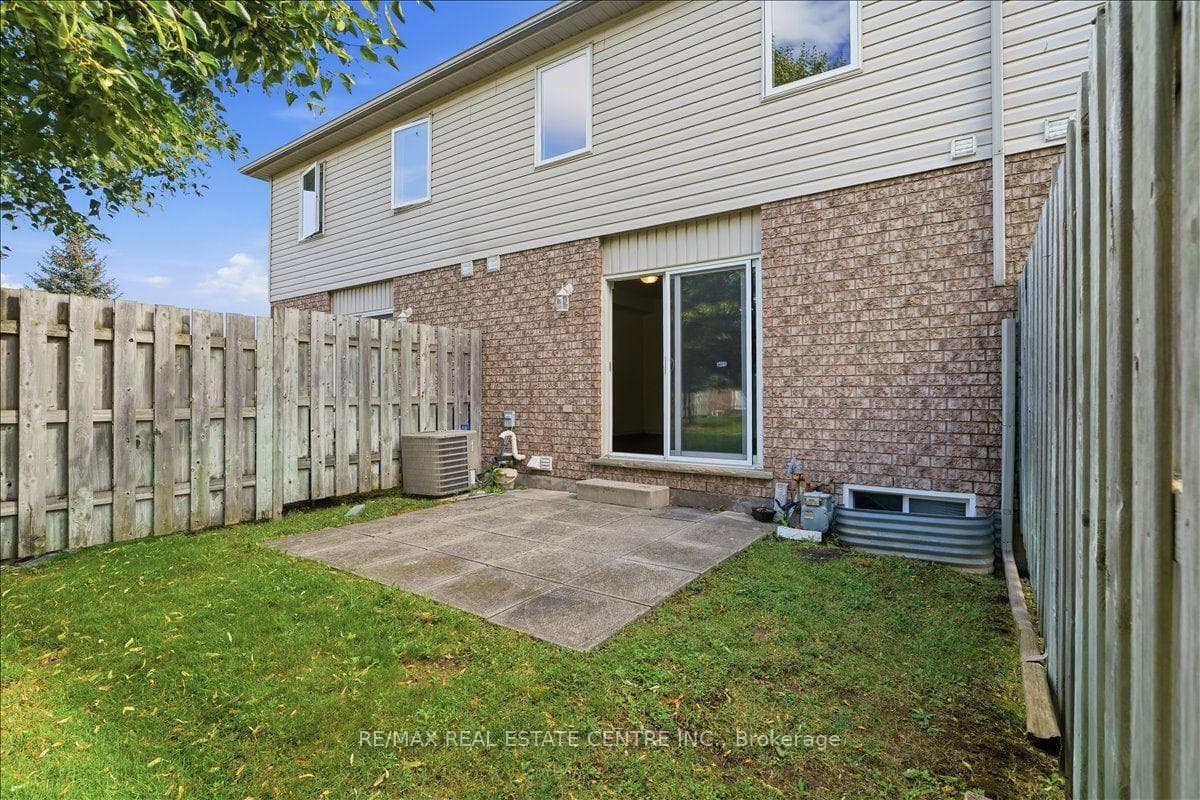 15 Roehampton Crescent photo 26