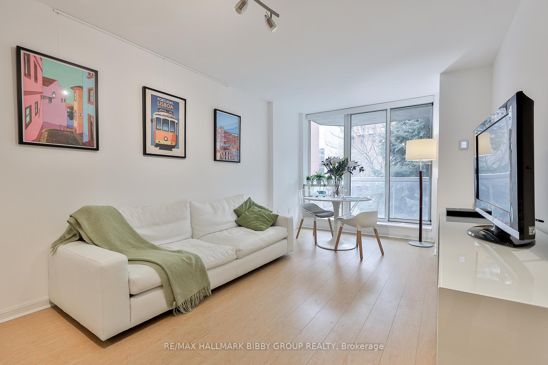 330 Adelaide Street Unit 409 photo 1