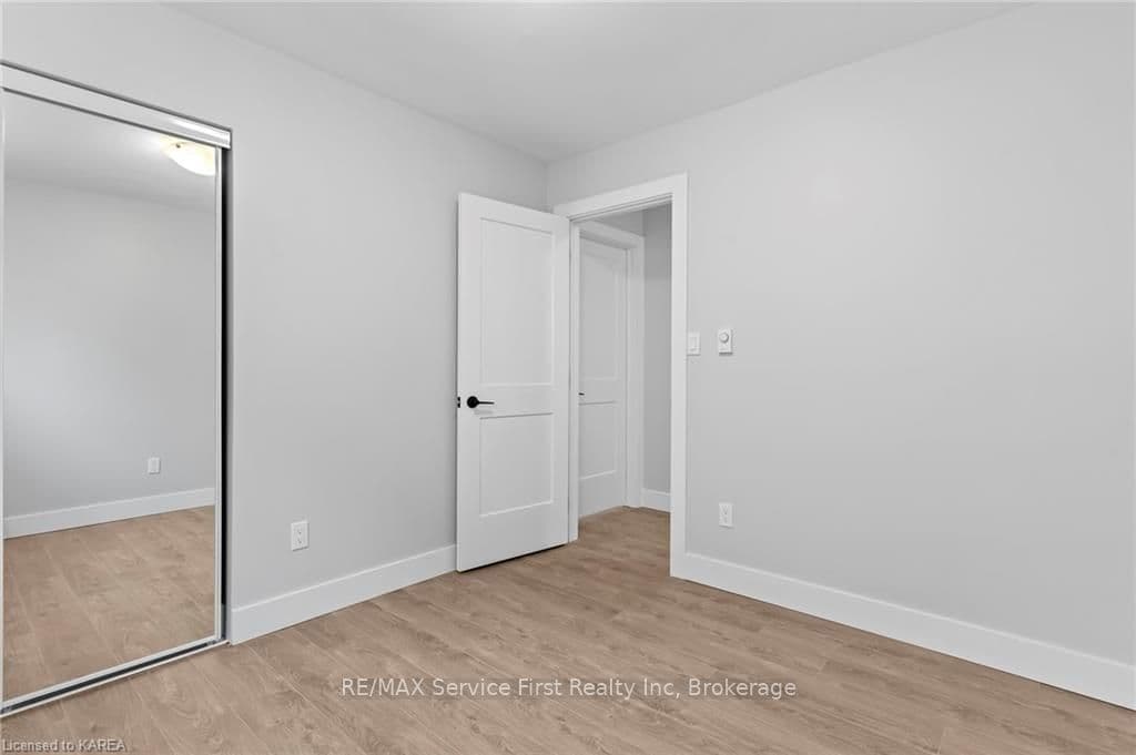 1 CONACHER Drive Unit 1 photo 15