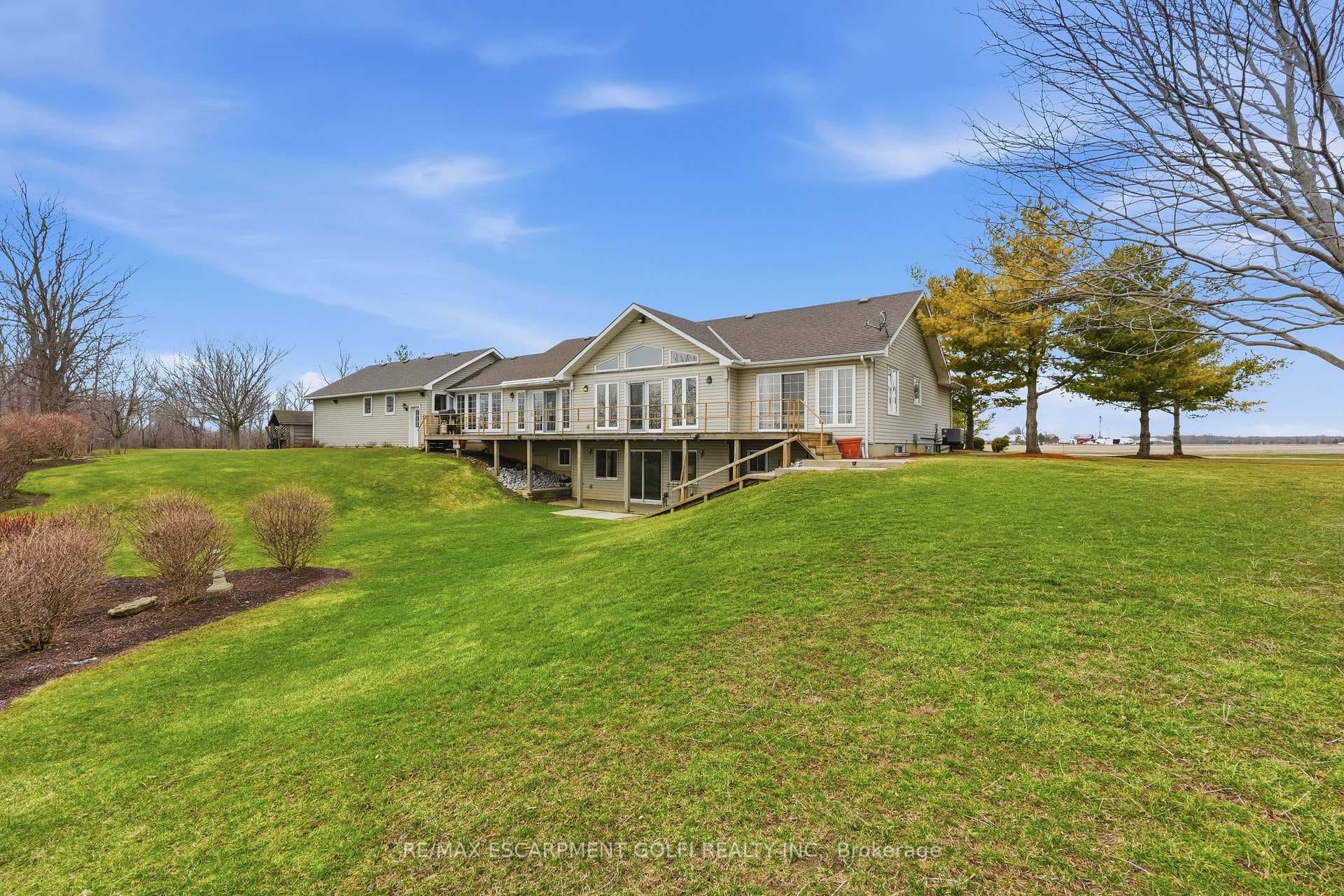 648 FRONT Road photo 32