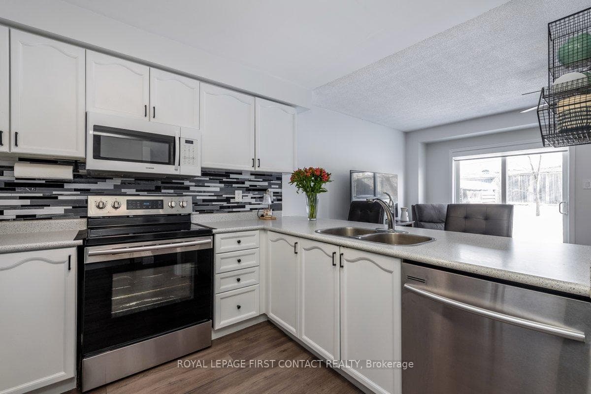 65 Hawthorne Crescent photo 9