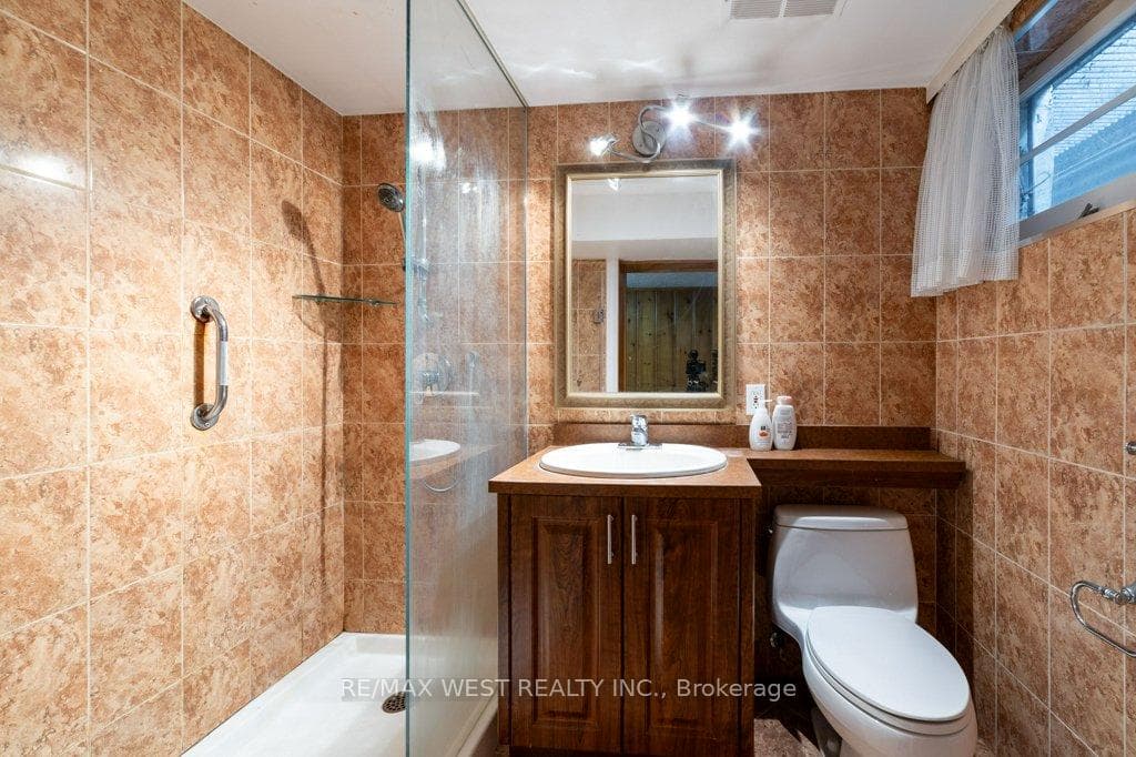 8 Farningham Crescent photo 17
