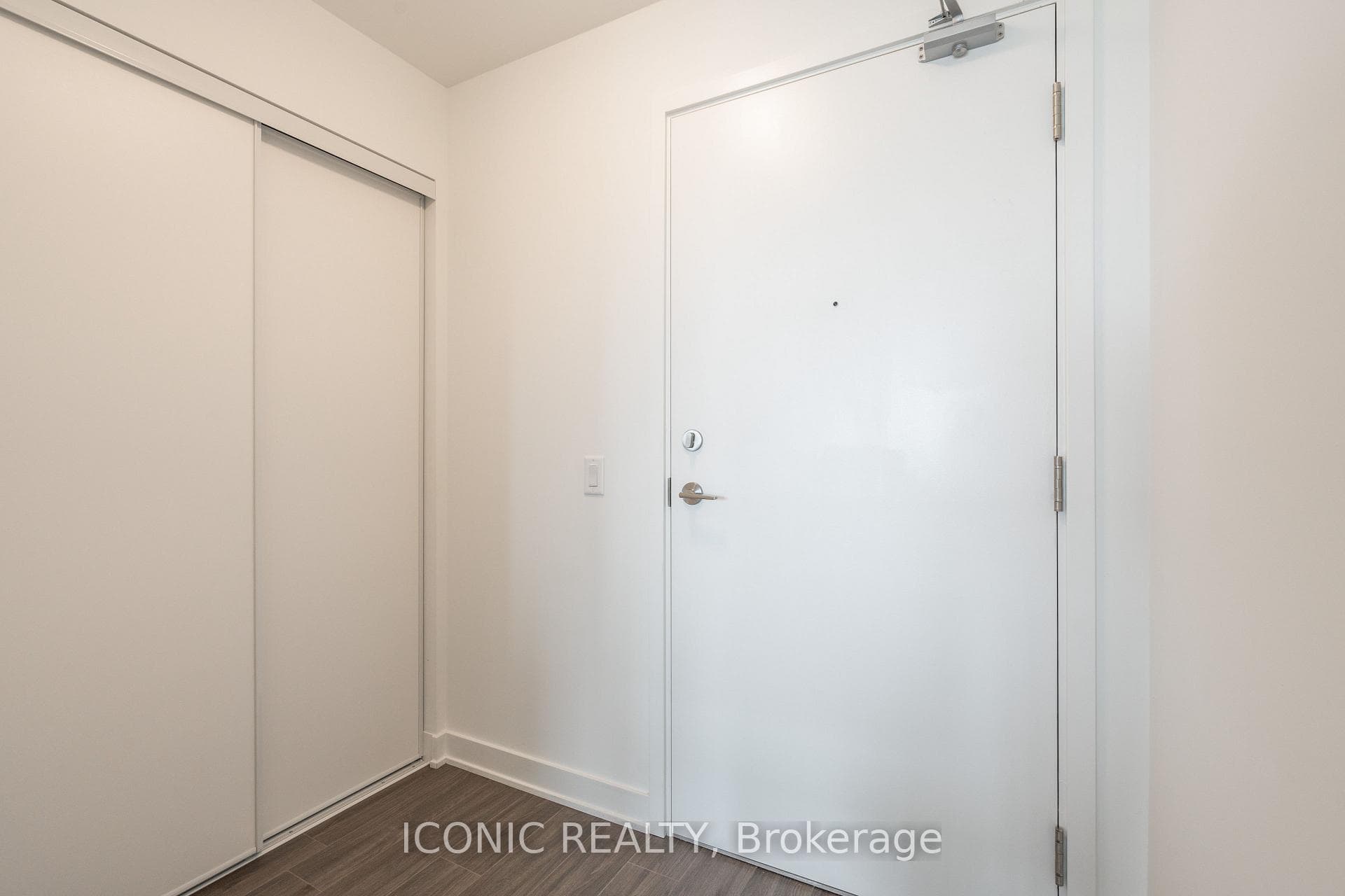 681 Yonge Street Unit 510 photo 13