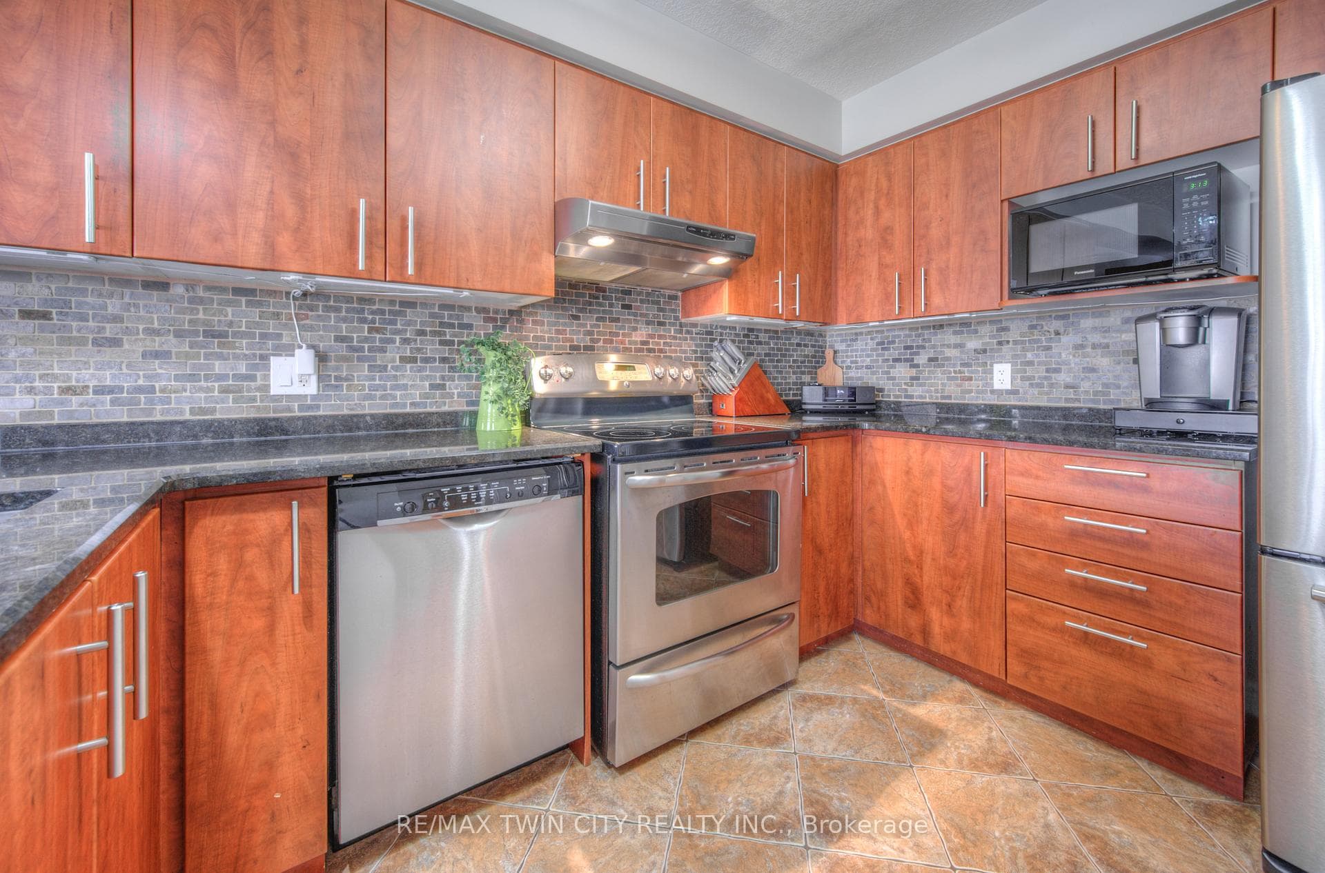 486 Doon South Drive photo 9